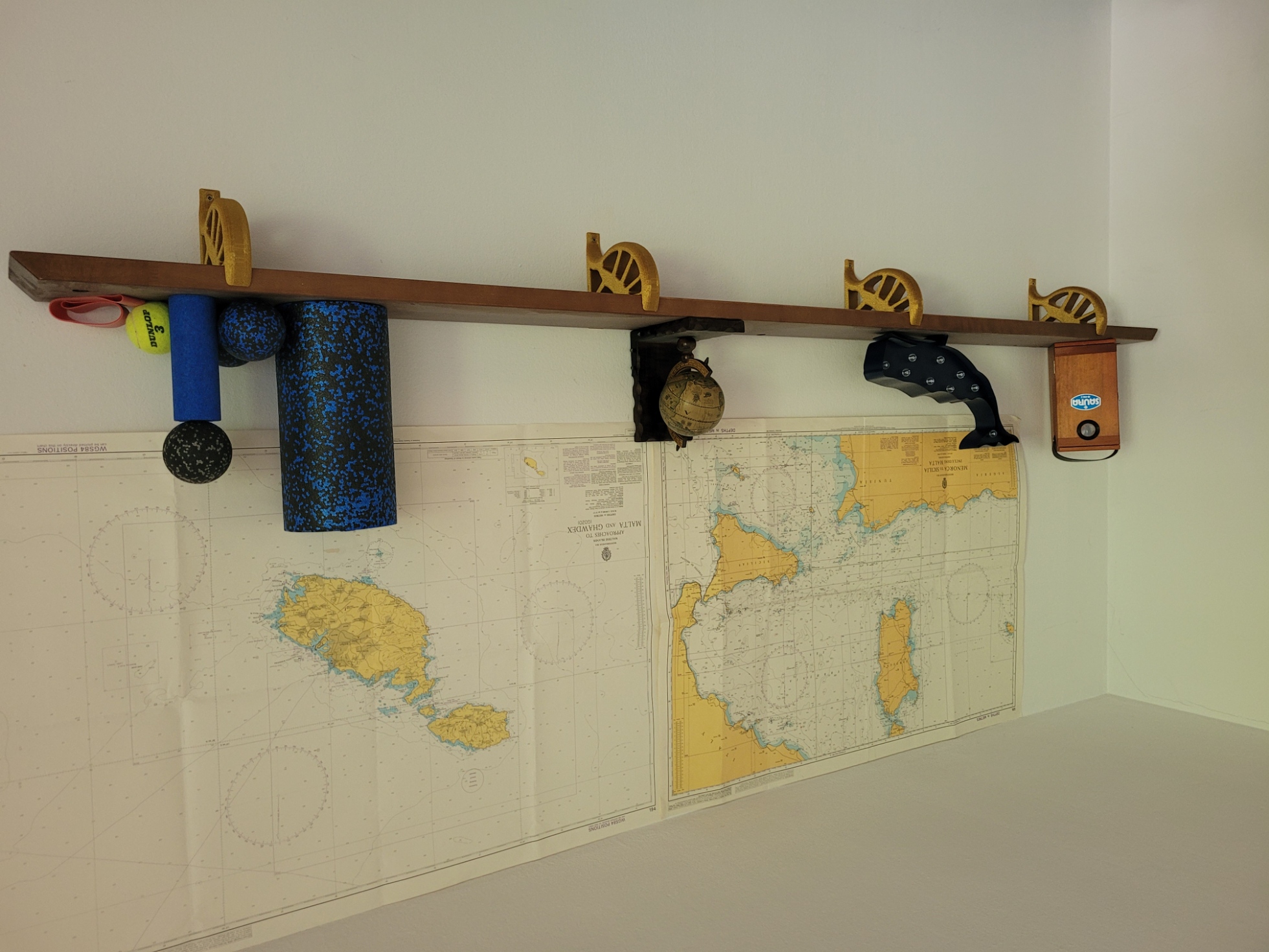 Topology design-inspired shelf bracket - photo 2