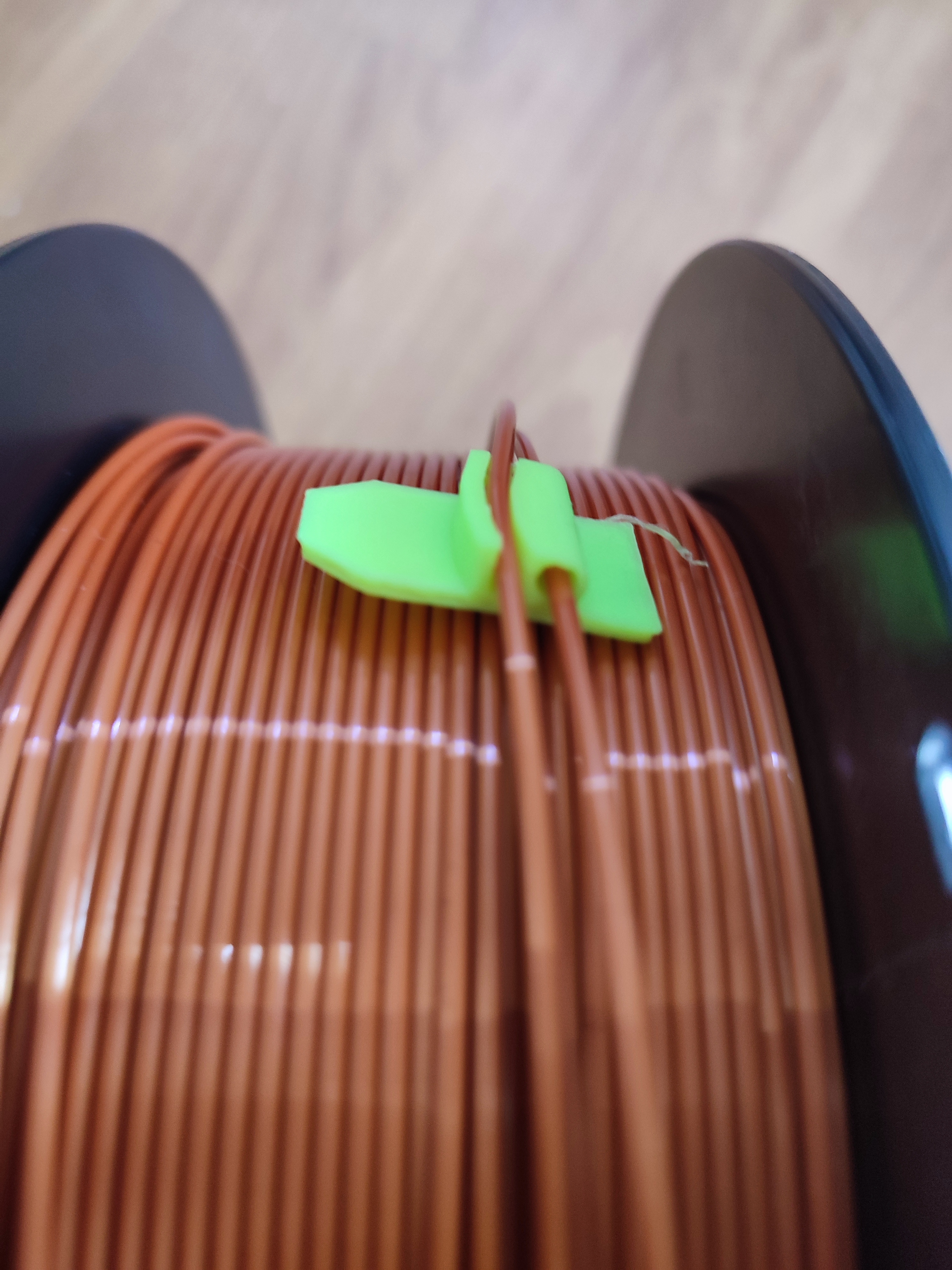Filament clip with spool anti-tangles 2 in 1