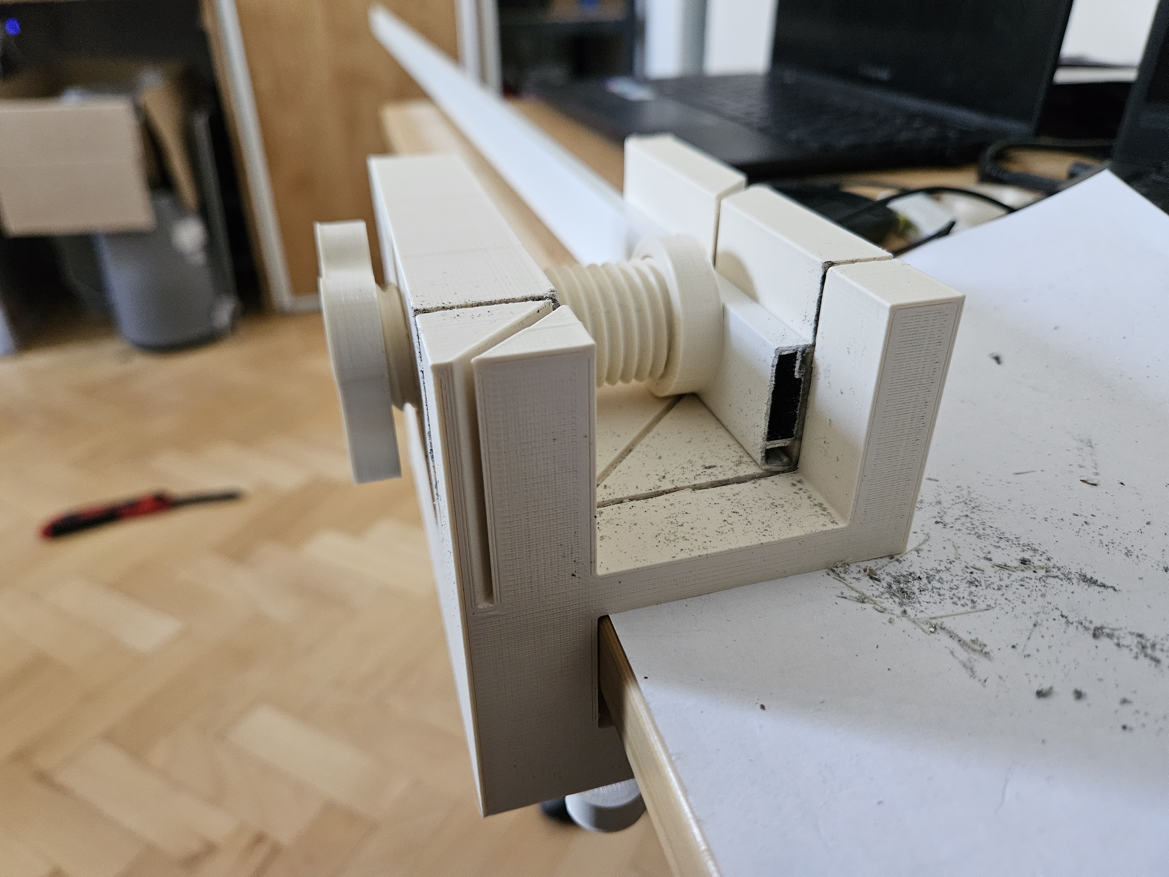 Clamp for cutting of profiles