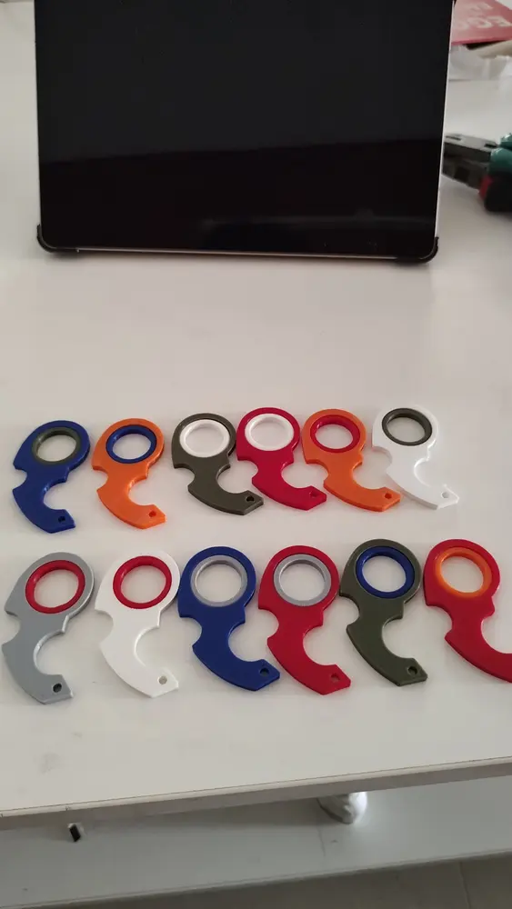 Karambit Spinner Keychain, with no bearing.