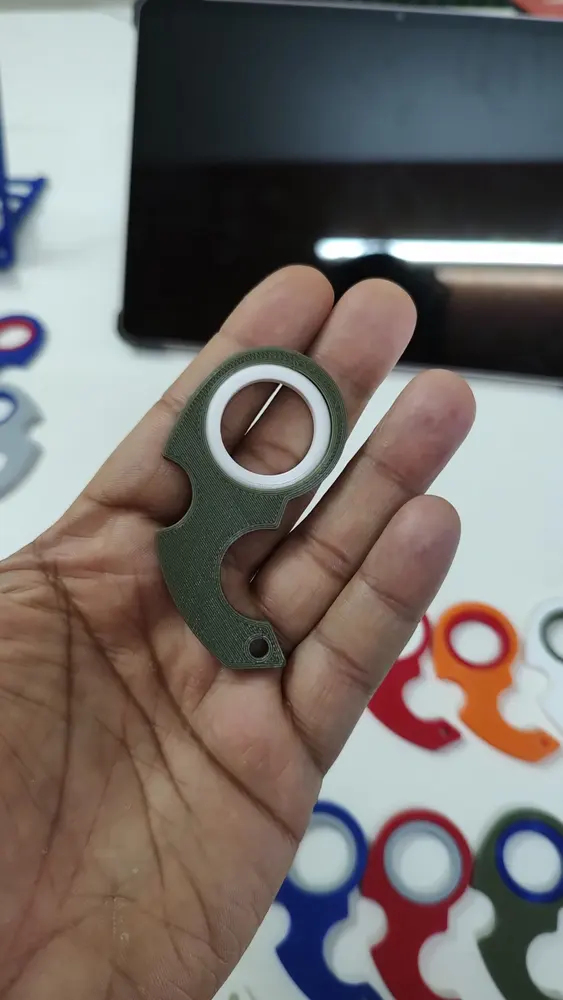 Karambit Spinner Keychain, with no bearing. - photo 3