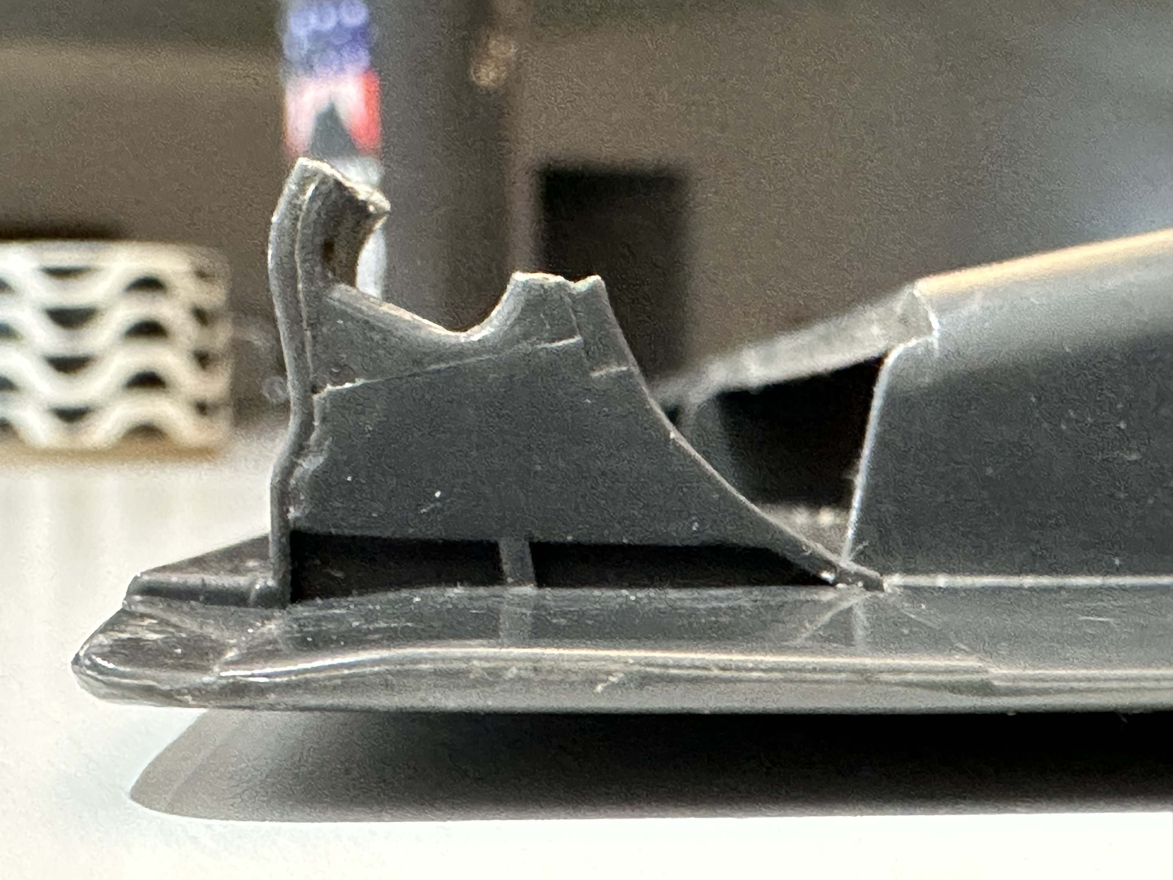 Hisense Portable AC Swing Door Keyed Pivot Point - photo 3