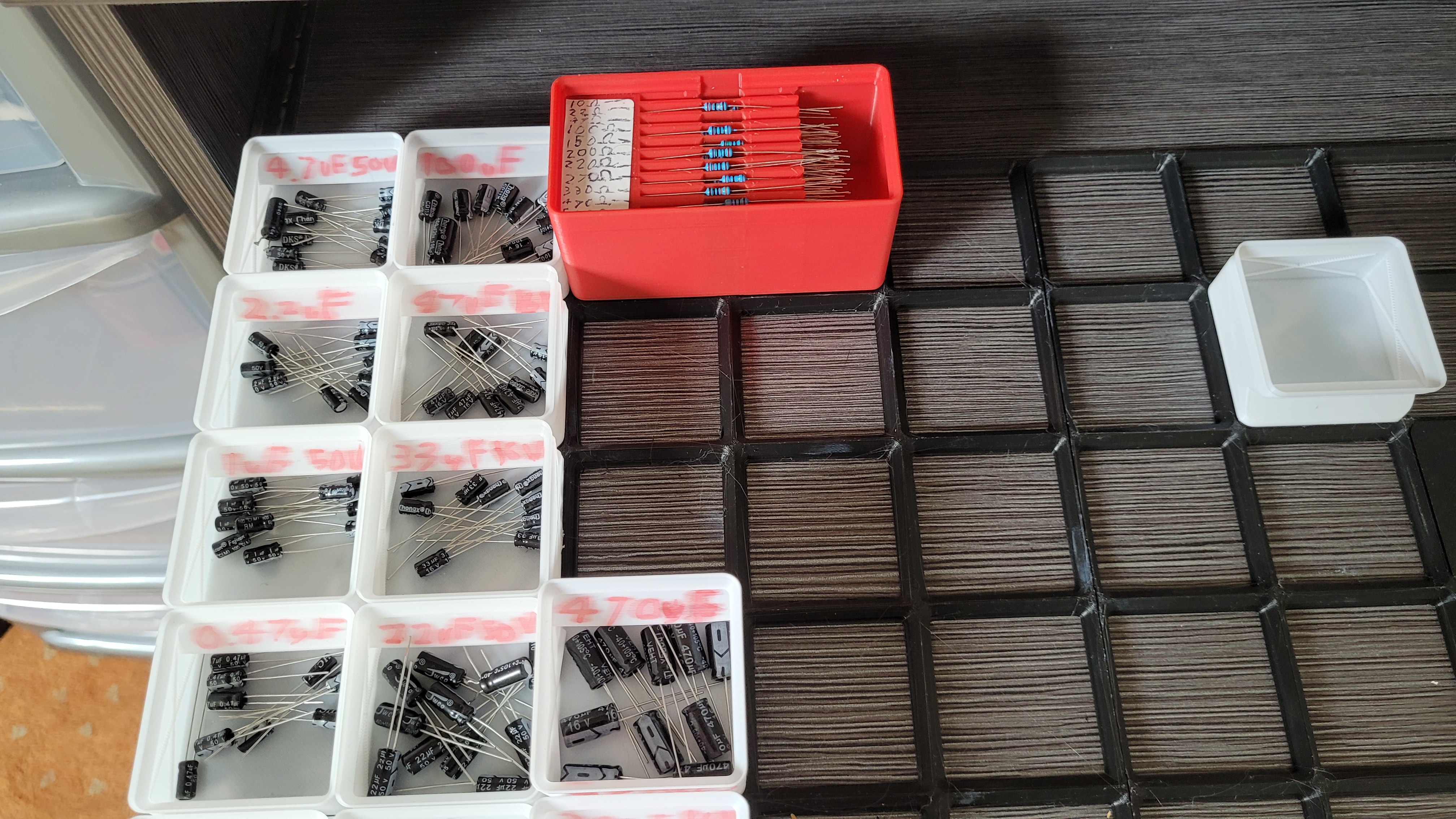 Gridfinity resistor storage bin - photo 3