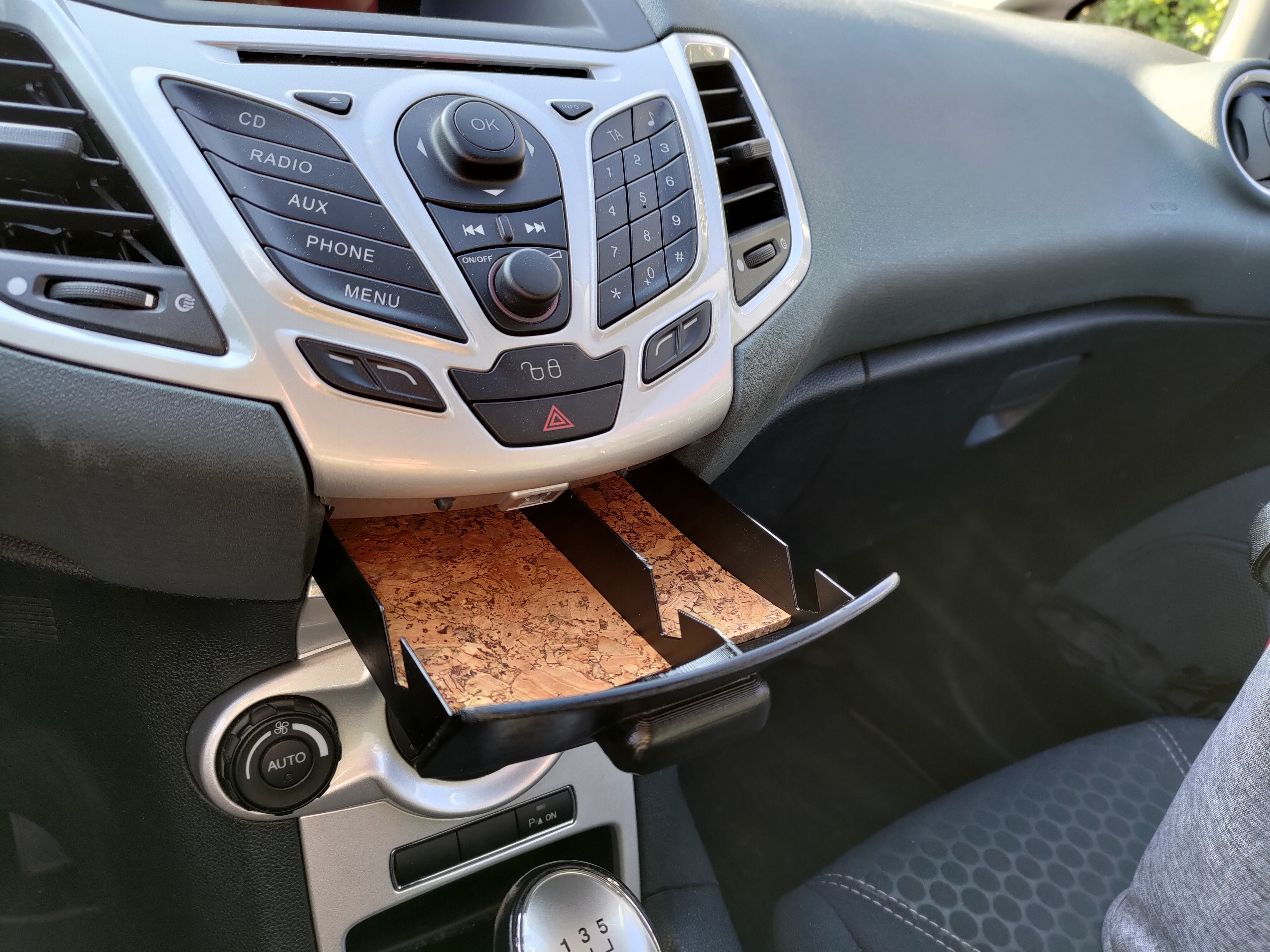 Ford Fiesta Centre Drawer with phone holder - mirrored - photo 3