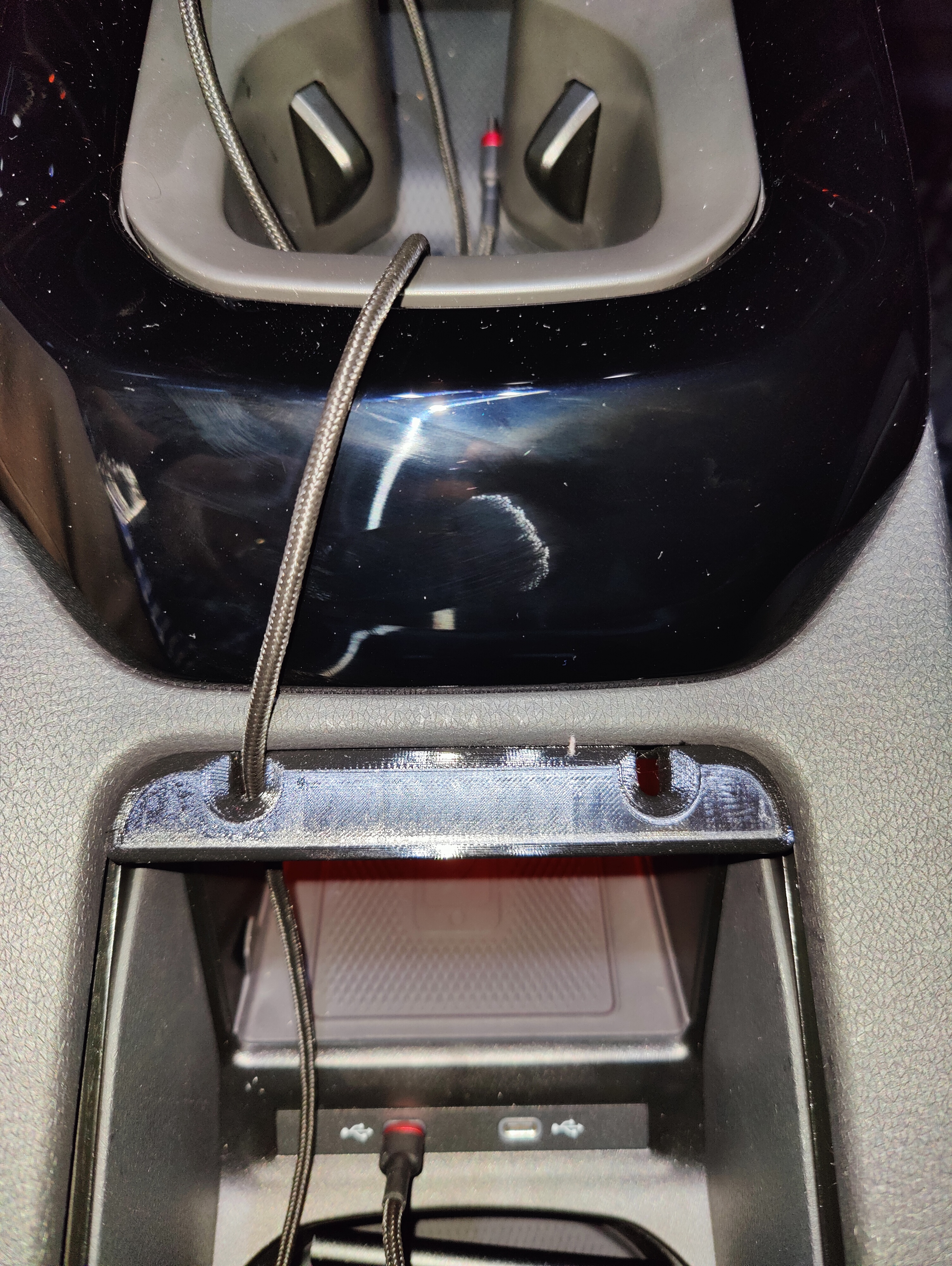 VW ID.4 USB Cable Management - photo 2