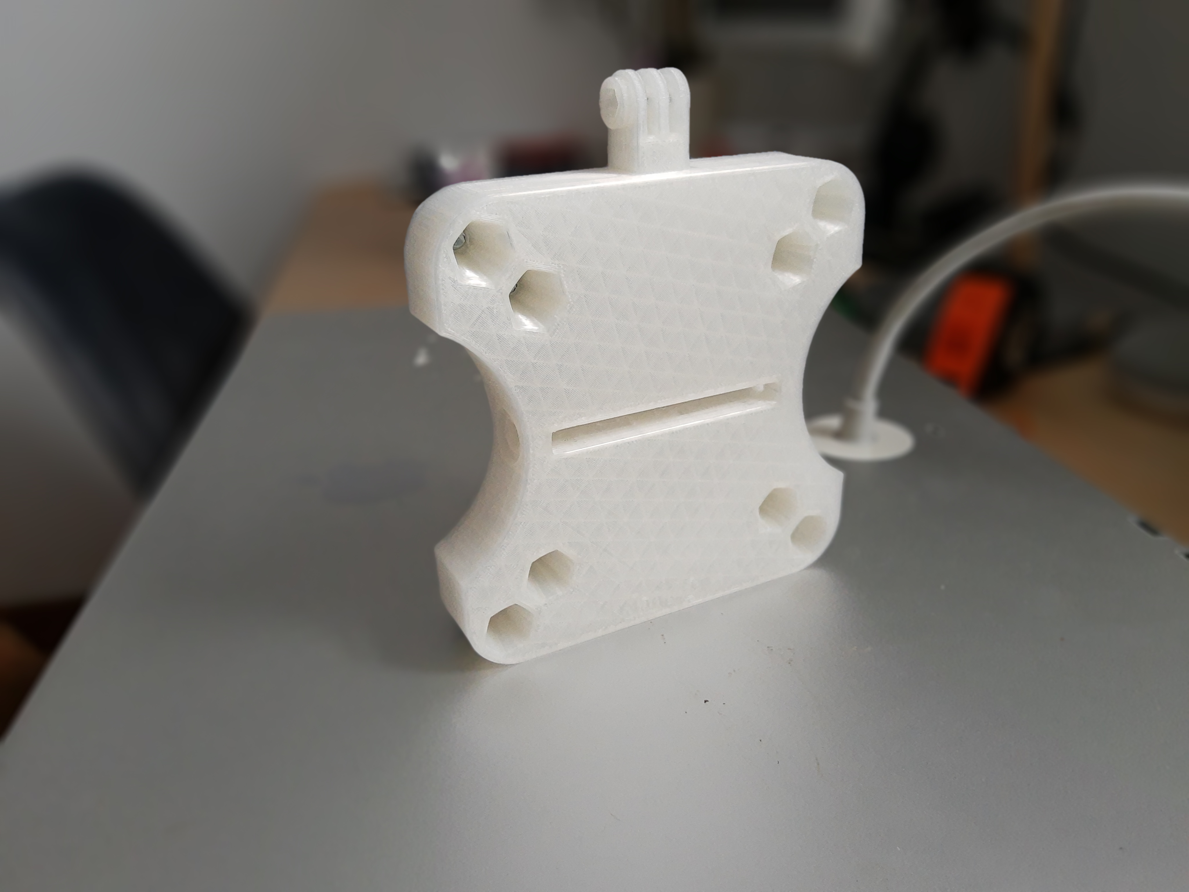 20" and 23" Apple Cinema Display VESA adapter - photo 2