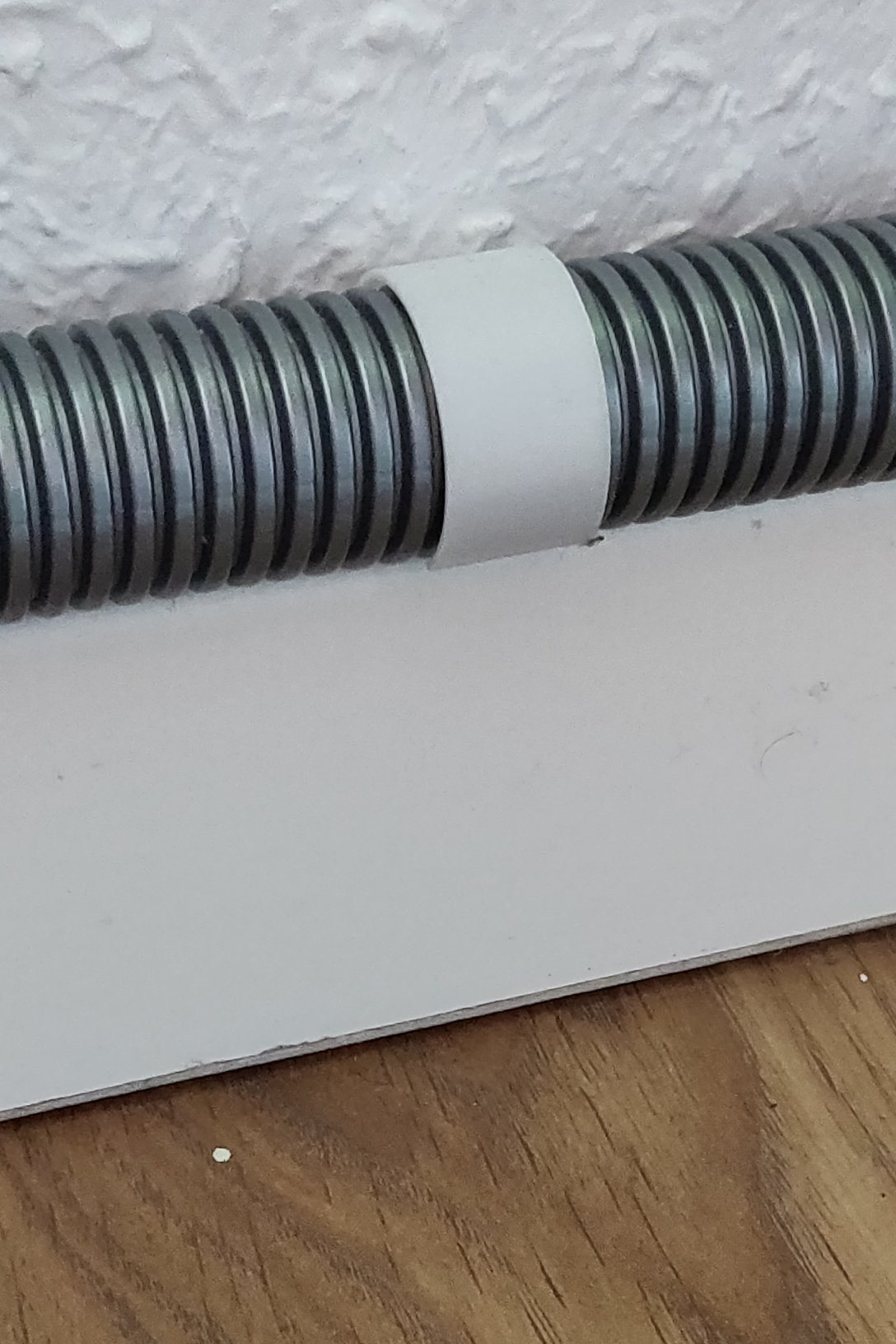 Cable clip for skirting board / Kabelschelle für Fußbodenleiste - photo 3