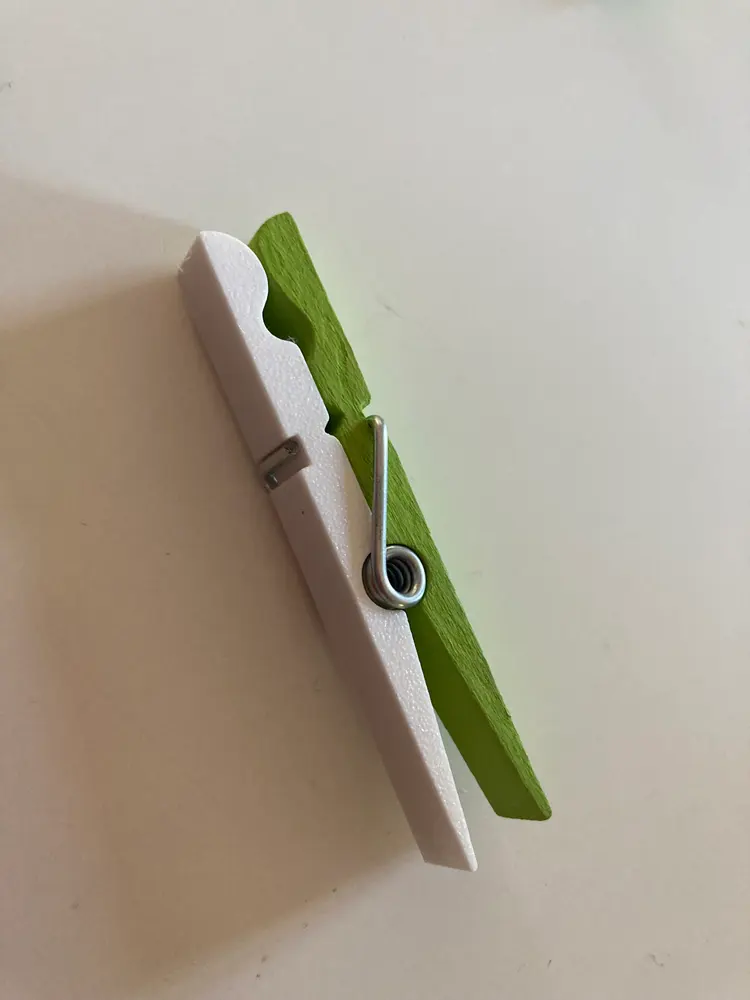Clothespin replacement (Wäscheklammer)
