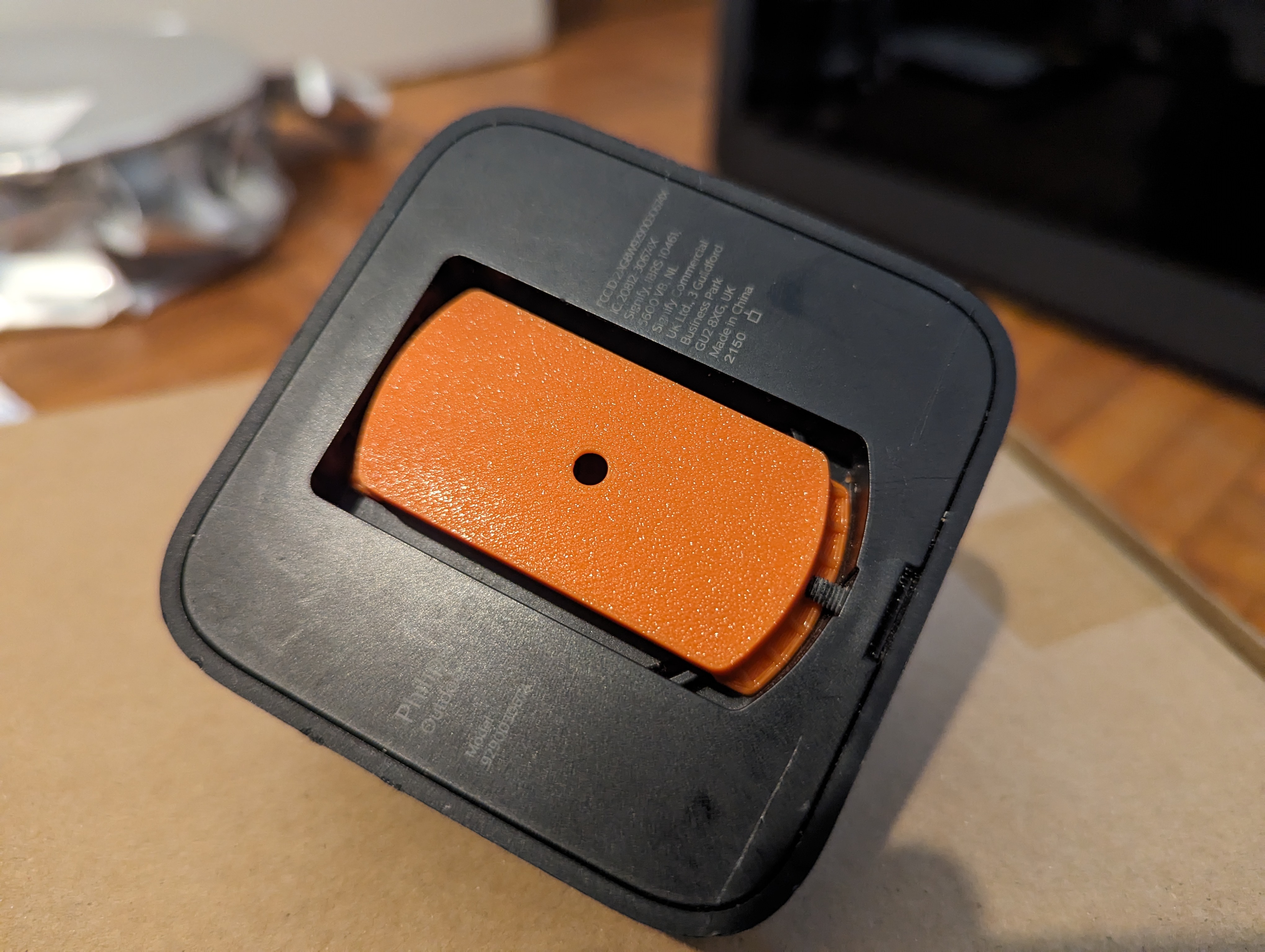 Philips hue outdoor sensor wall mount - photo 2