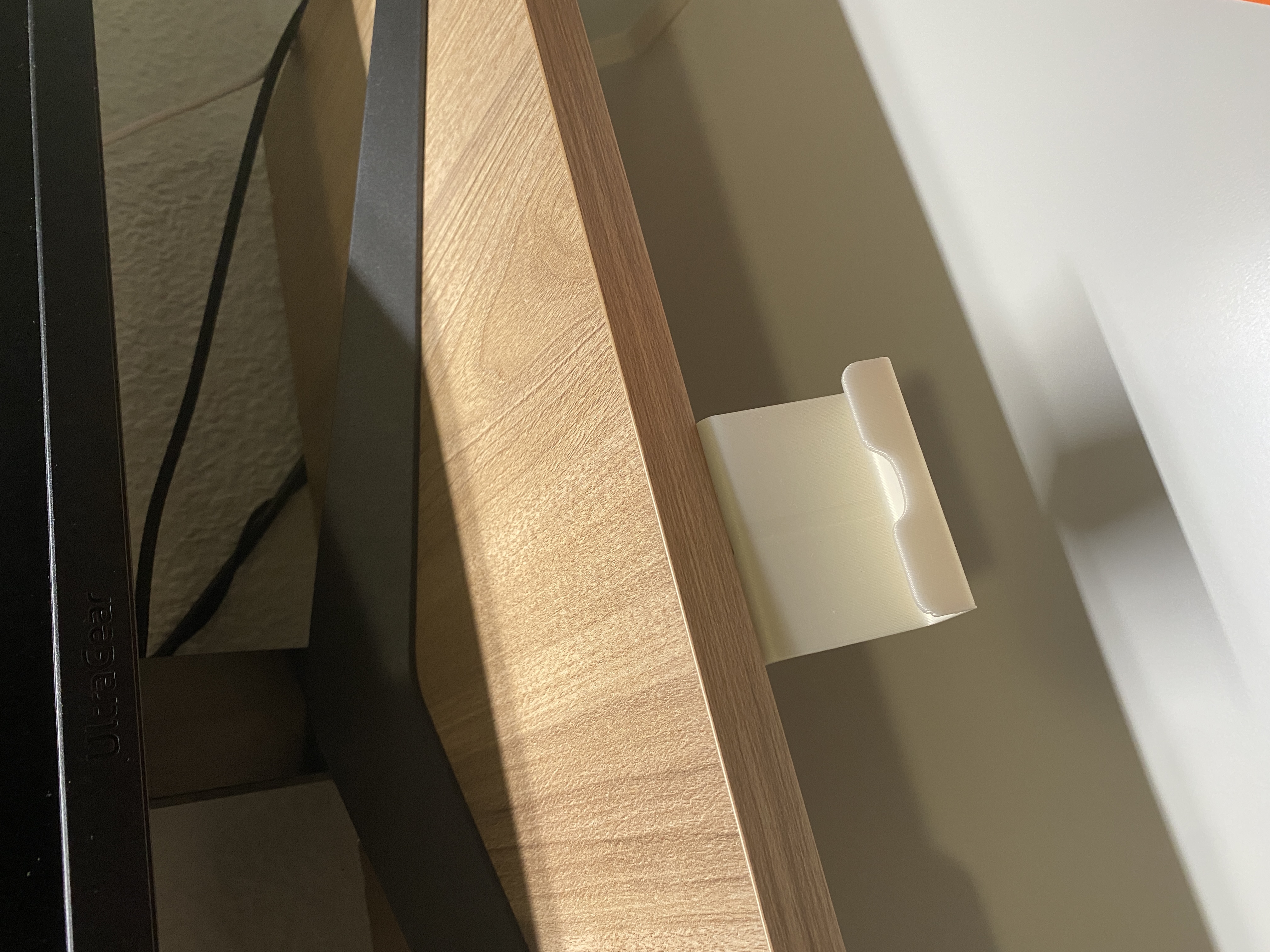 IPAD/IHPONE STAND FOR DESK SHELF