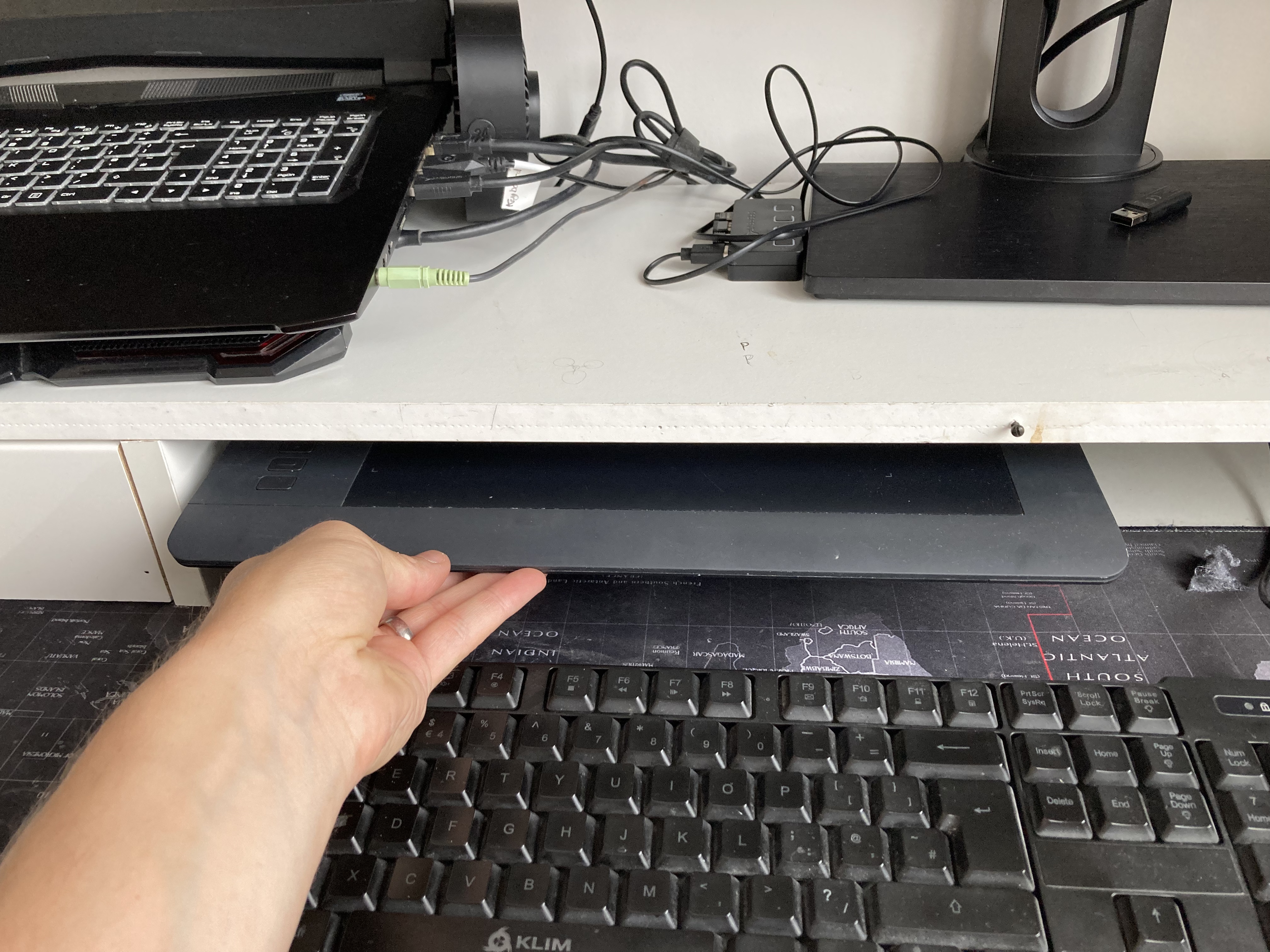 Wacom tablet storage rack - photo 2