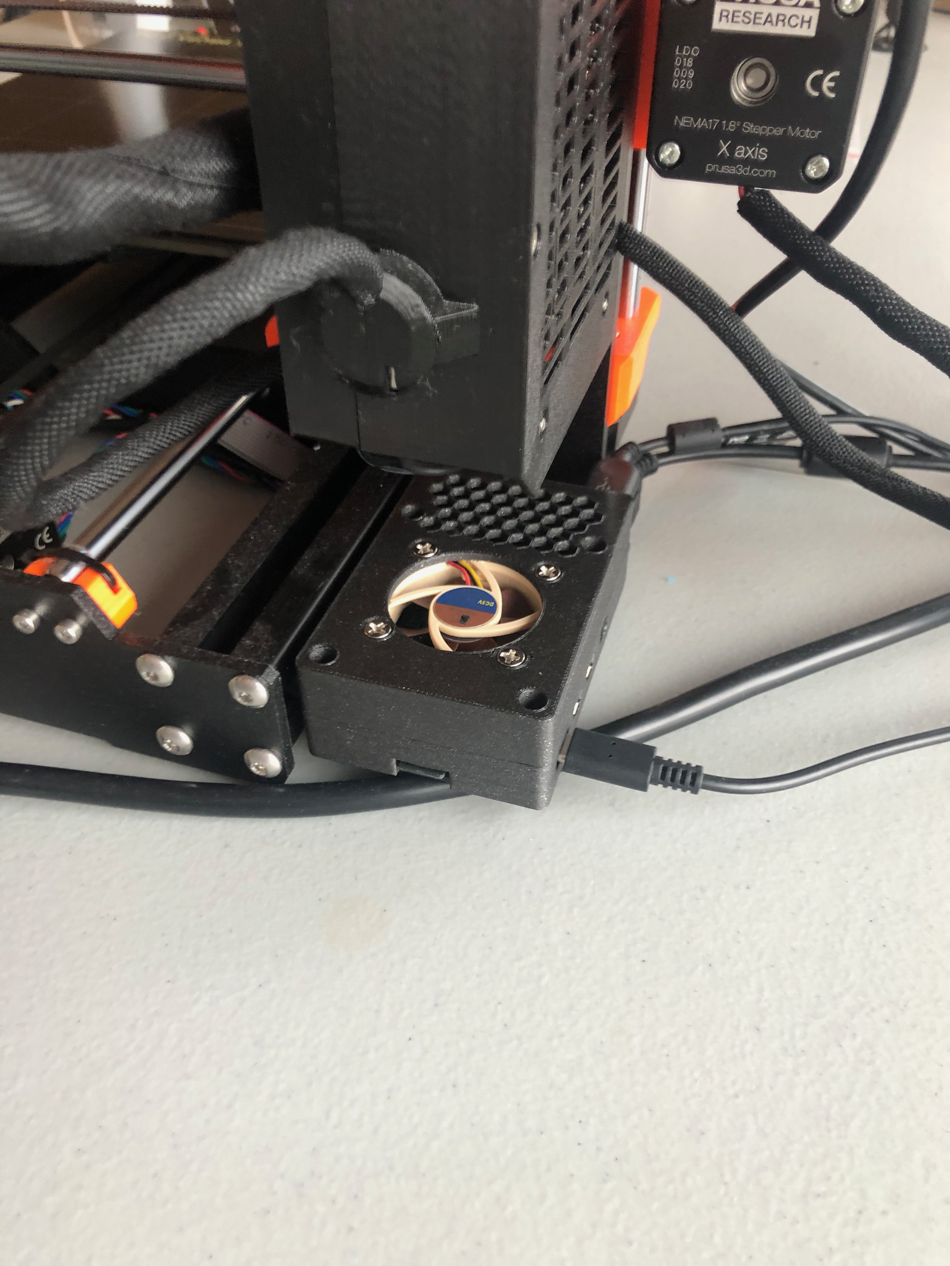 Raspberry Pi 4 Case 3030 hanging mount for Prusa MK4/MK4S/MK3/MK3s v-slot with 40mm Noctua fan