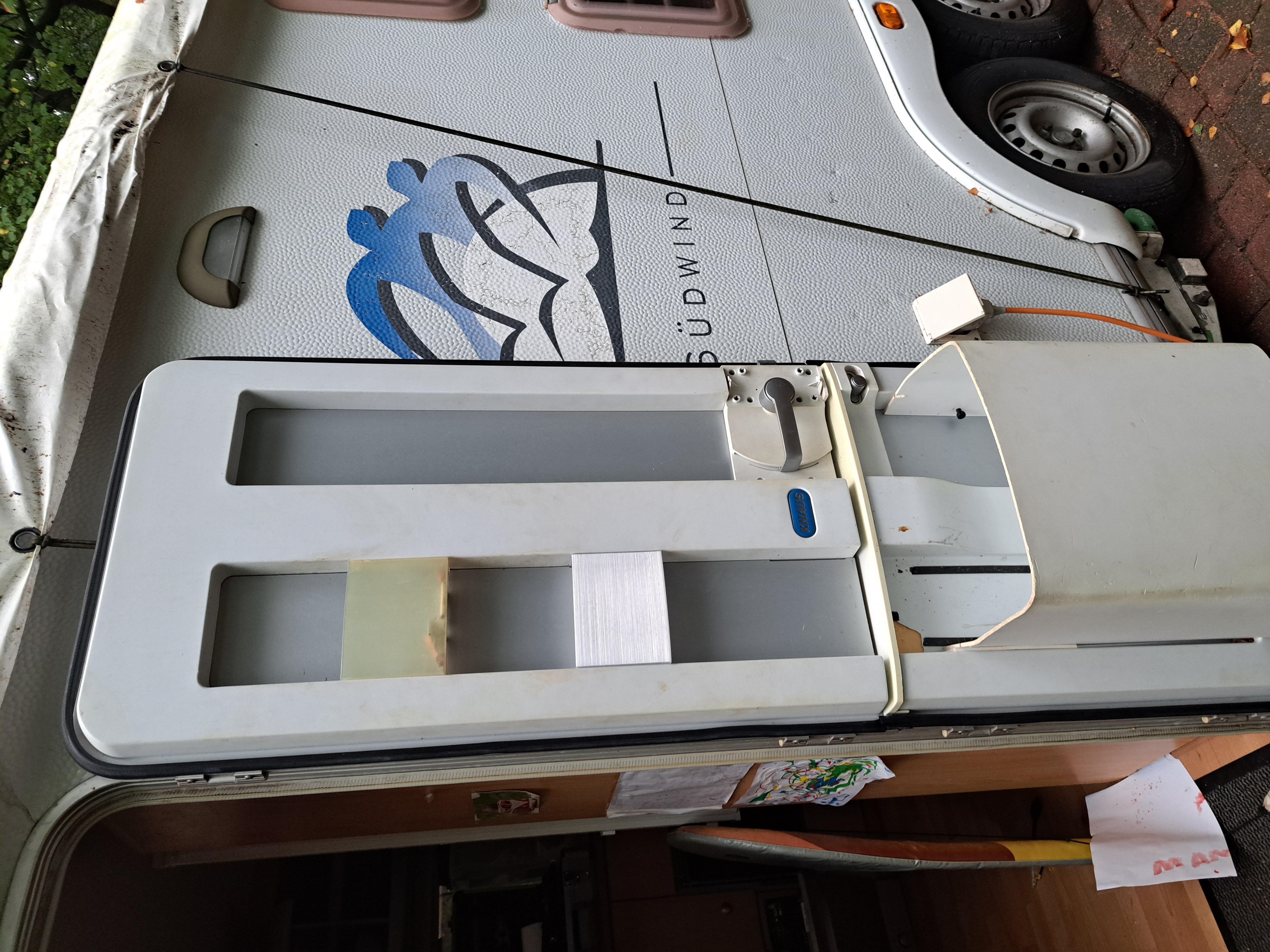 Caravan door holder replacement - photo 3