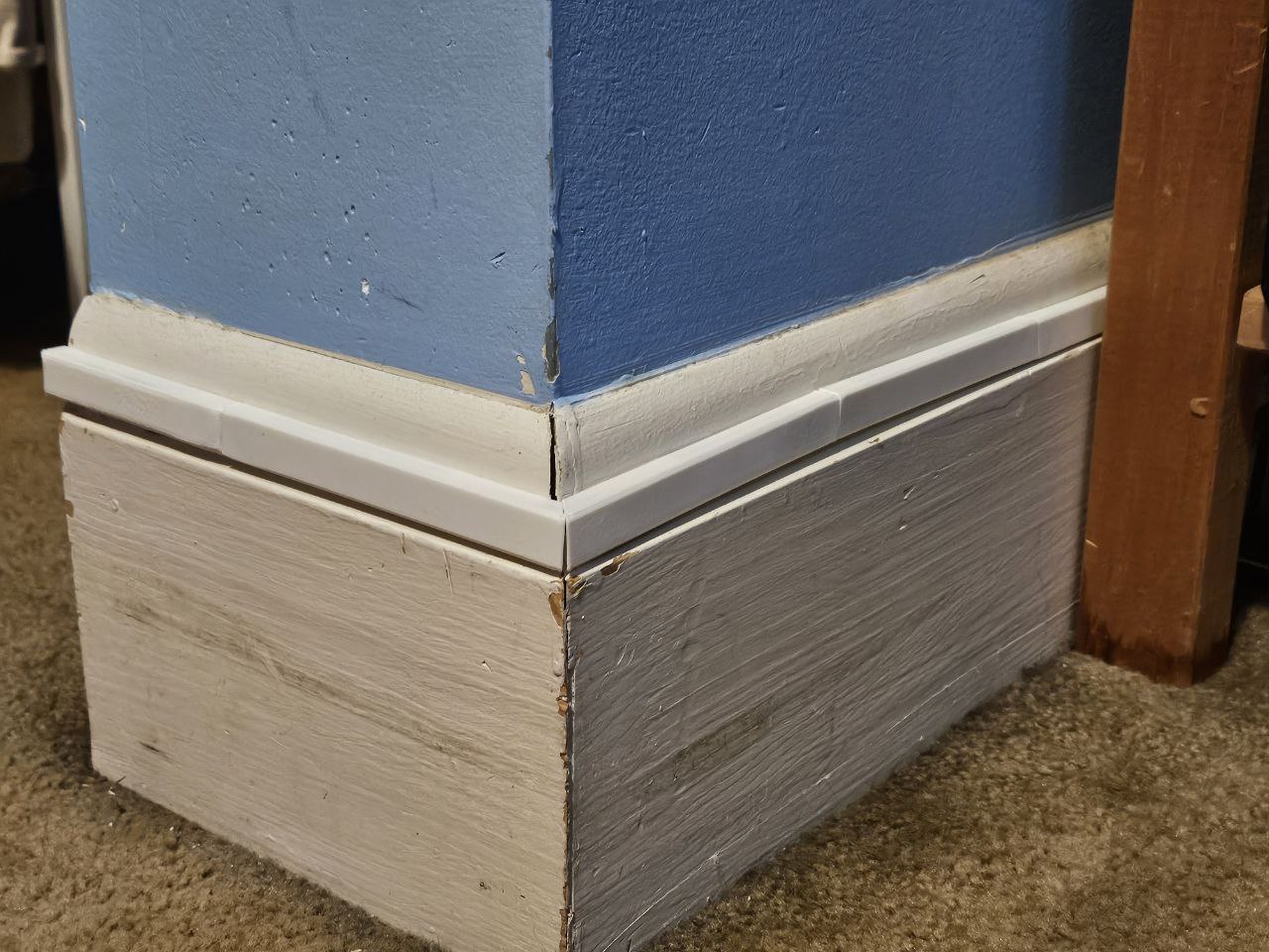 Simple modular cable hider