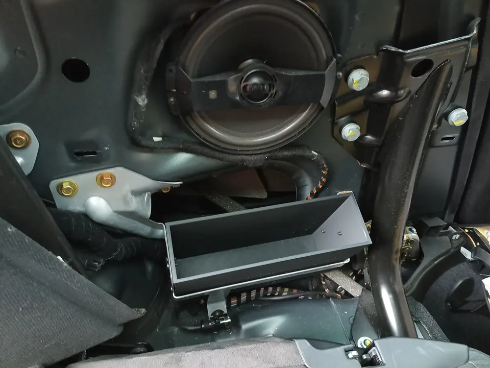 Audi TT 8N CD Changer replacement (more Storage)