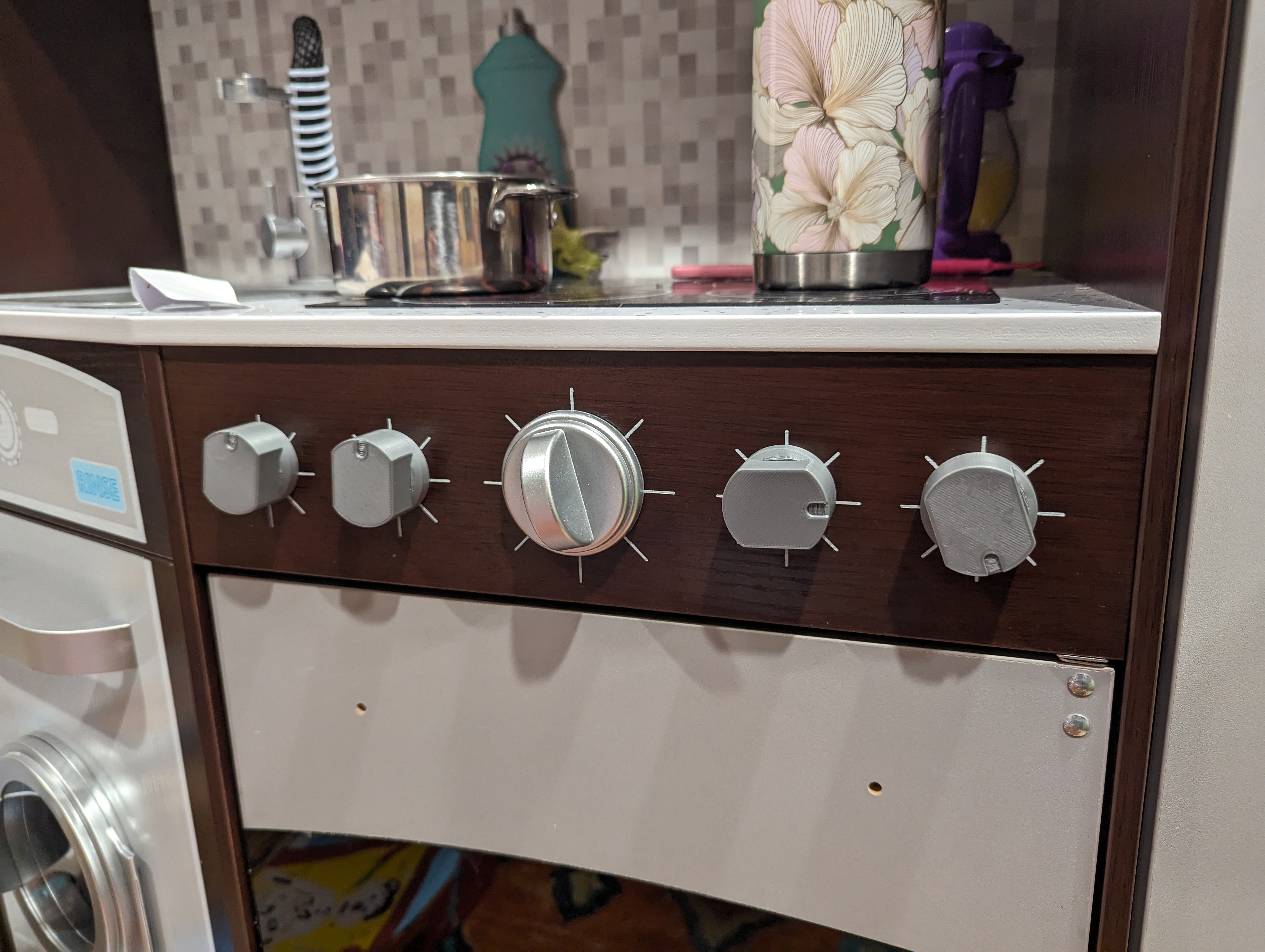Kid's Kitchen Stove Knob Replacement - photo 3