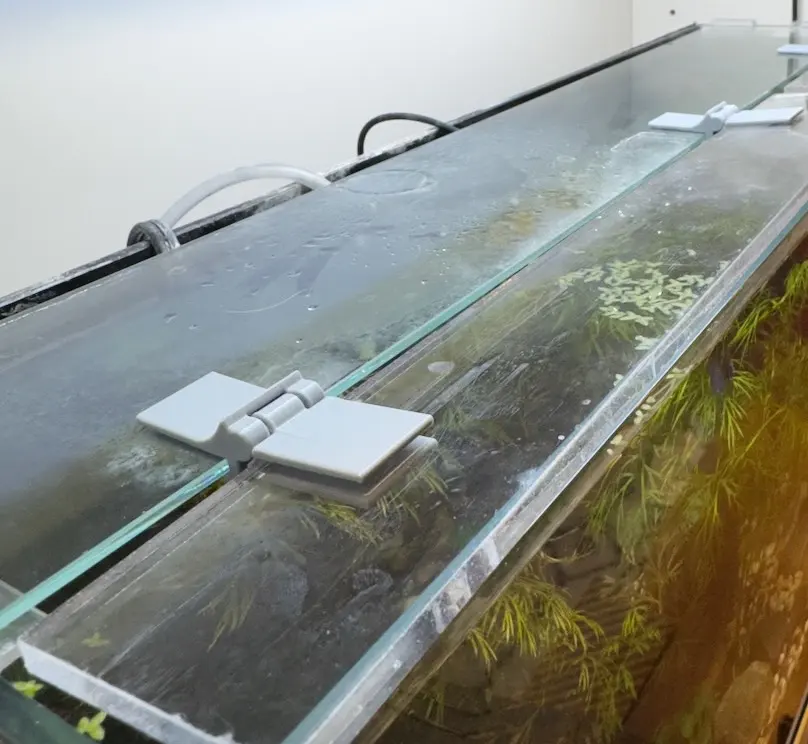 Hinge between acrylic and glass panels of aquarium lid - photo 2