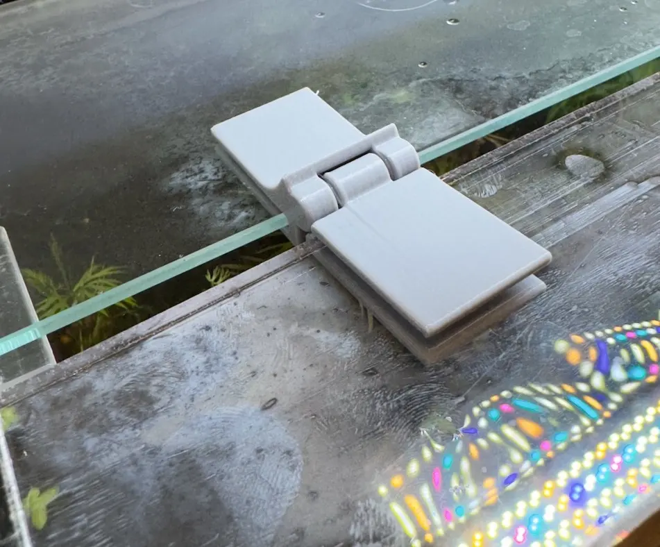 Hinge between acrylic and glass panels of aquarium lid - photo 3