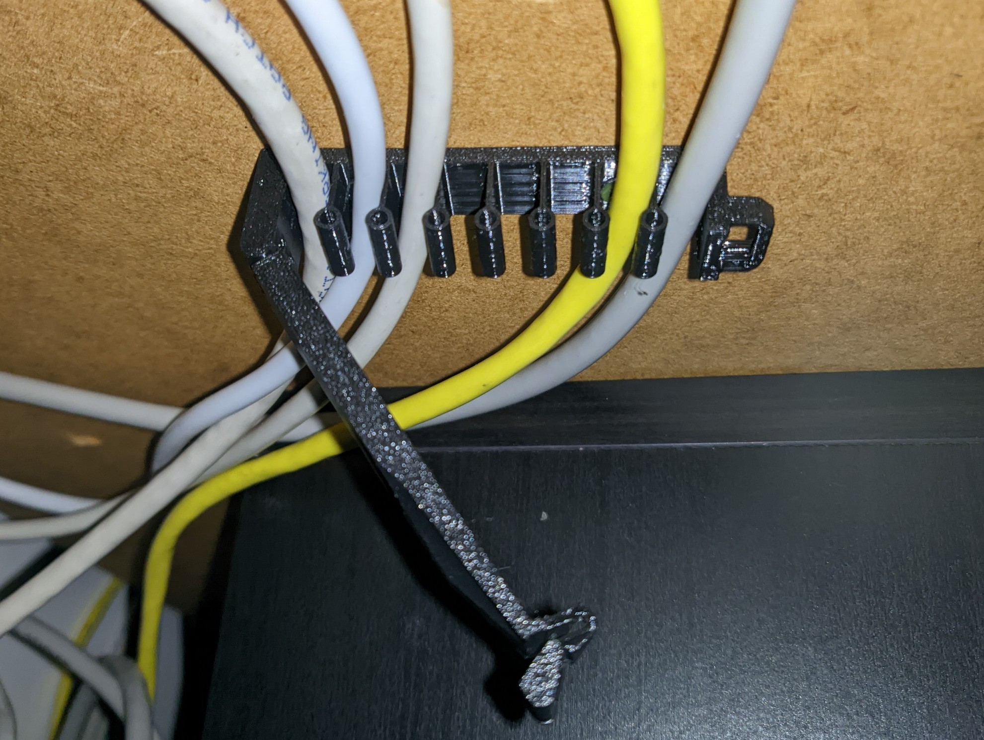 Hinged Cable Clip for 8 cables (ethernet) - photo 3