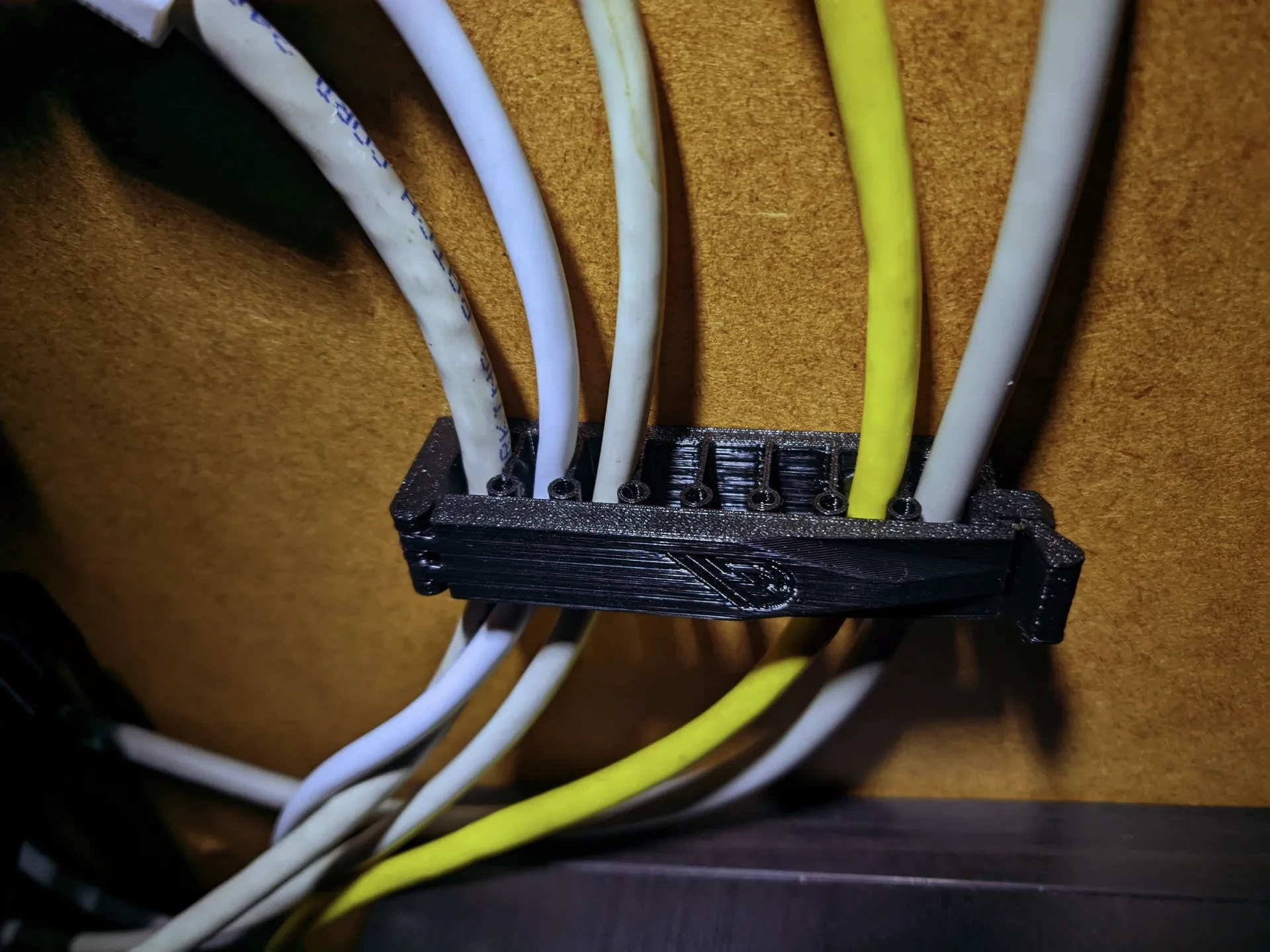 Hinged Cable Clip for 8 cables (ethernet)