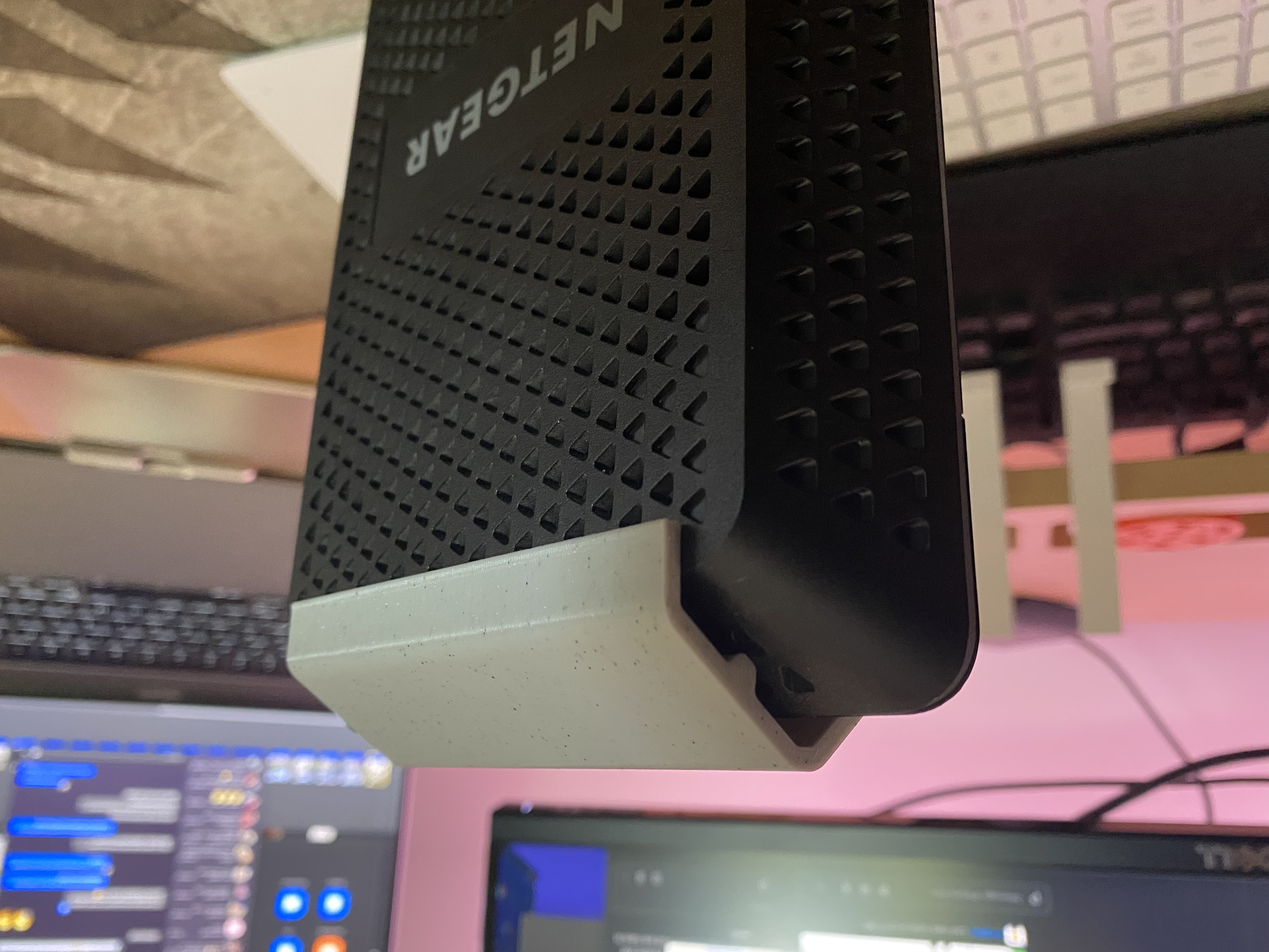 Netgear CM600 / CM1000 Wall Mount - photo 3