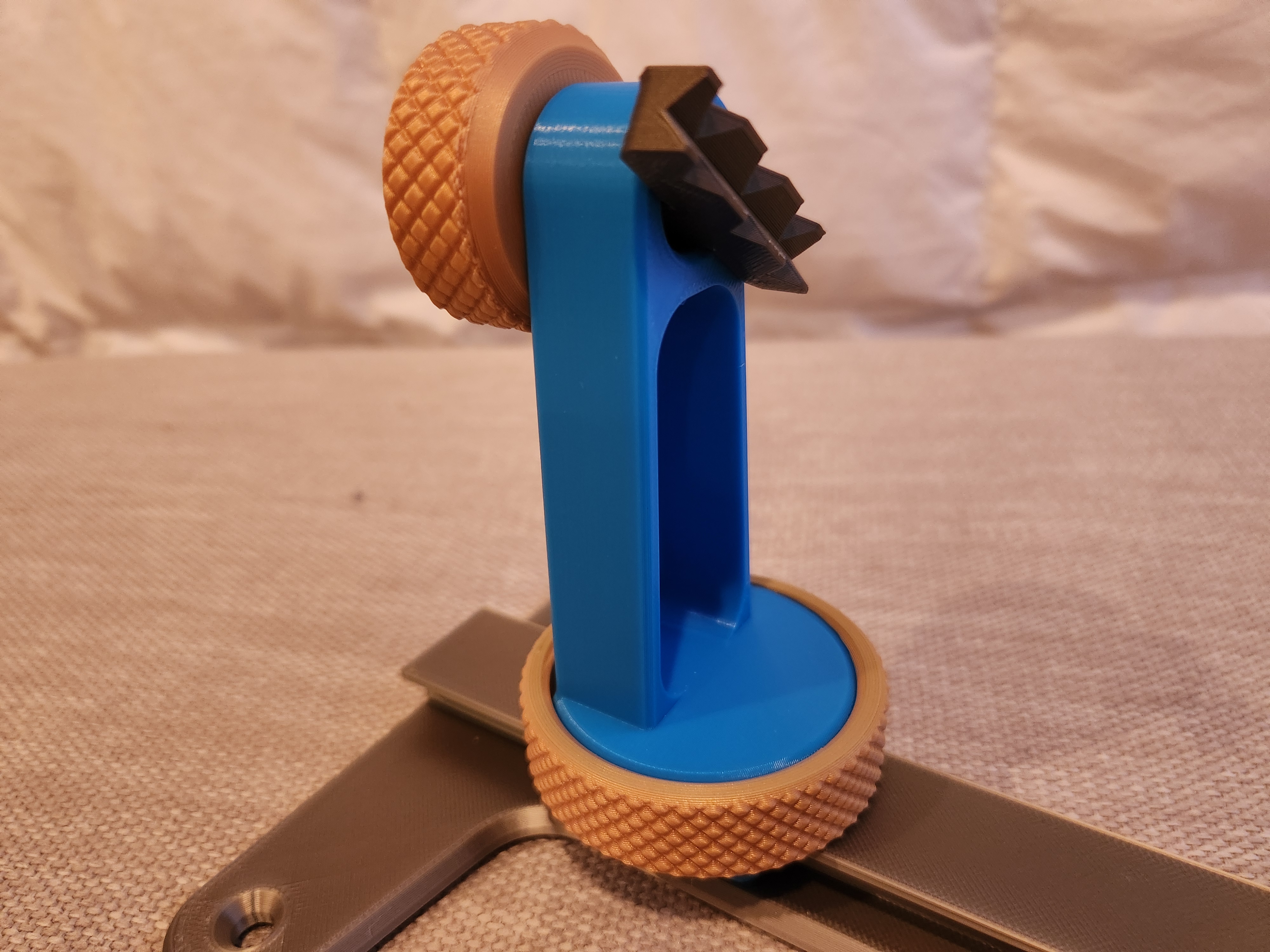 Adjustable PCB Holder Tool - photo 2