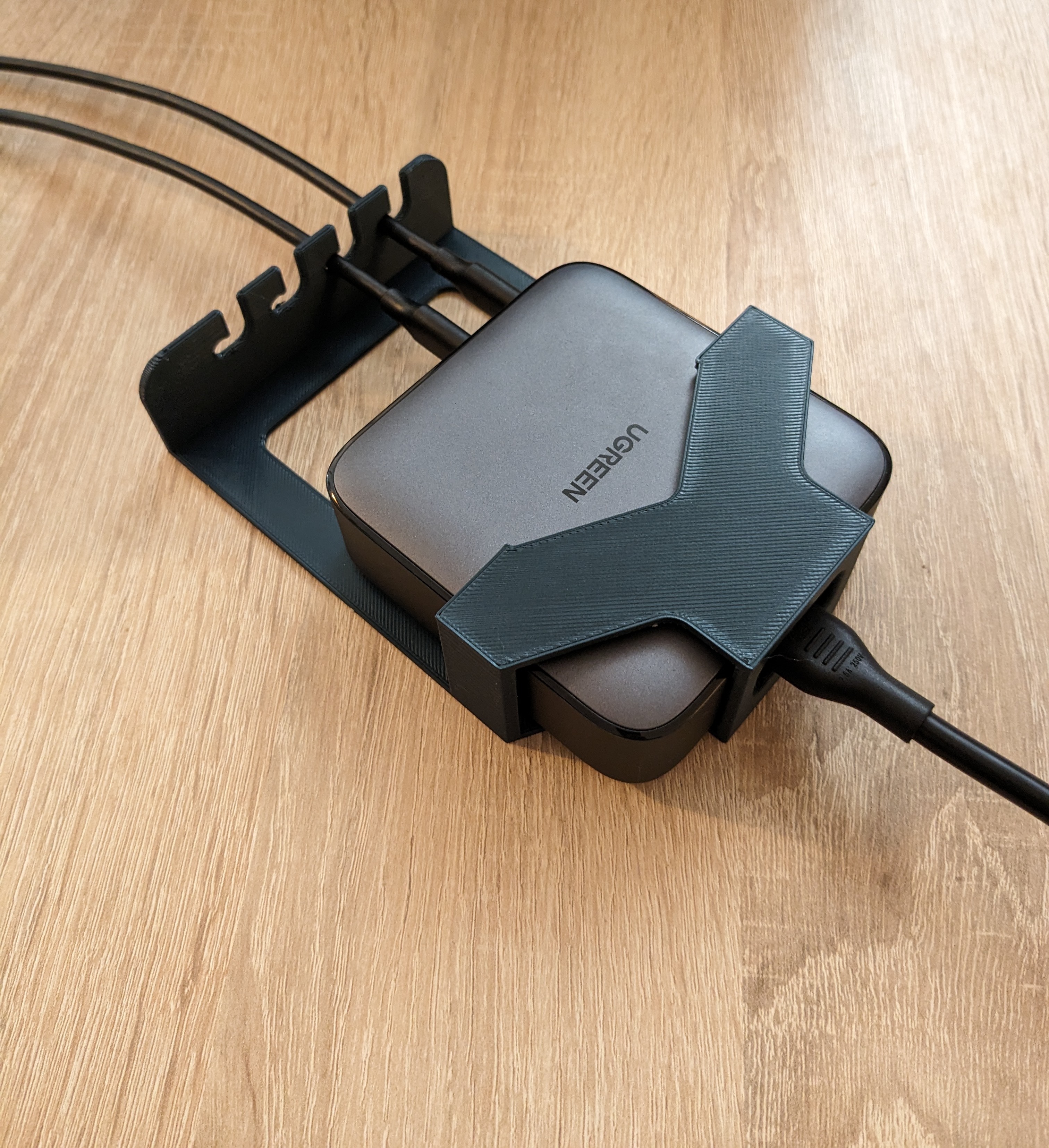 Ugreen Nexode 100W Holder with cable management