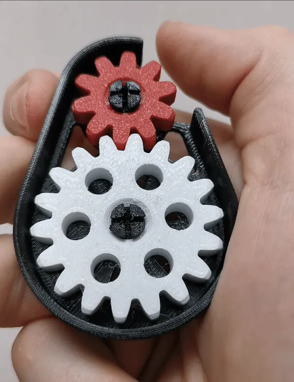 Gear rotating gadget