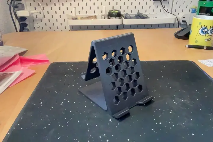 Big phone and tablet stand, no supports needed - photo 3