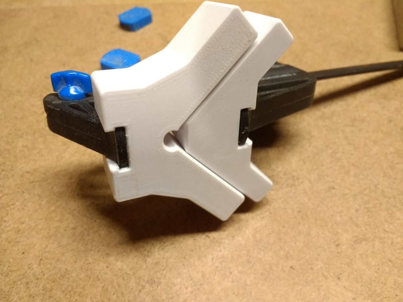 Corner attachment for small clamp - photo 3