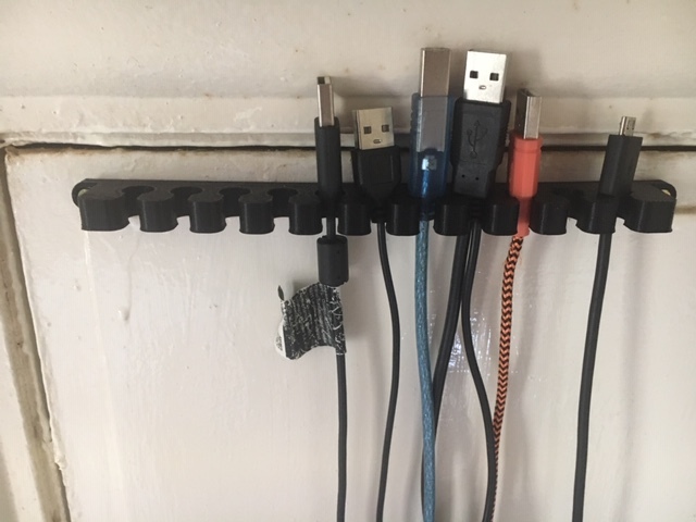 Usb cable hanger