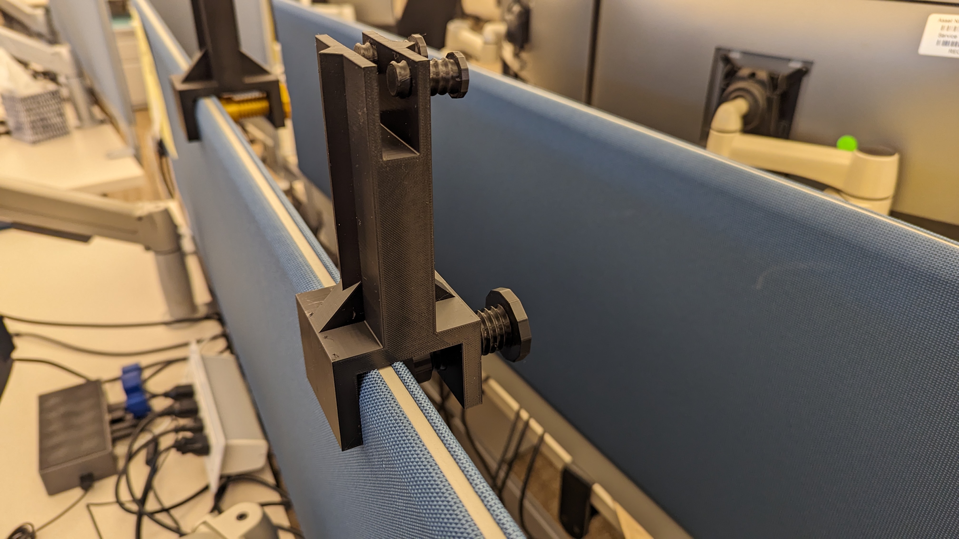 Vertical Wall Clamp for Poster or Picture - photo 2