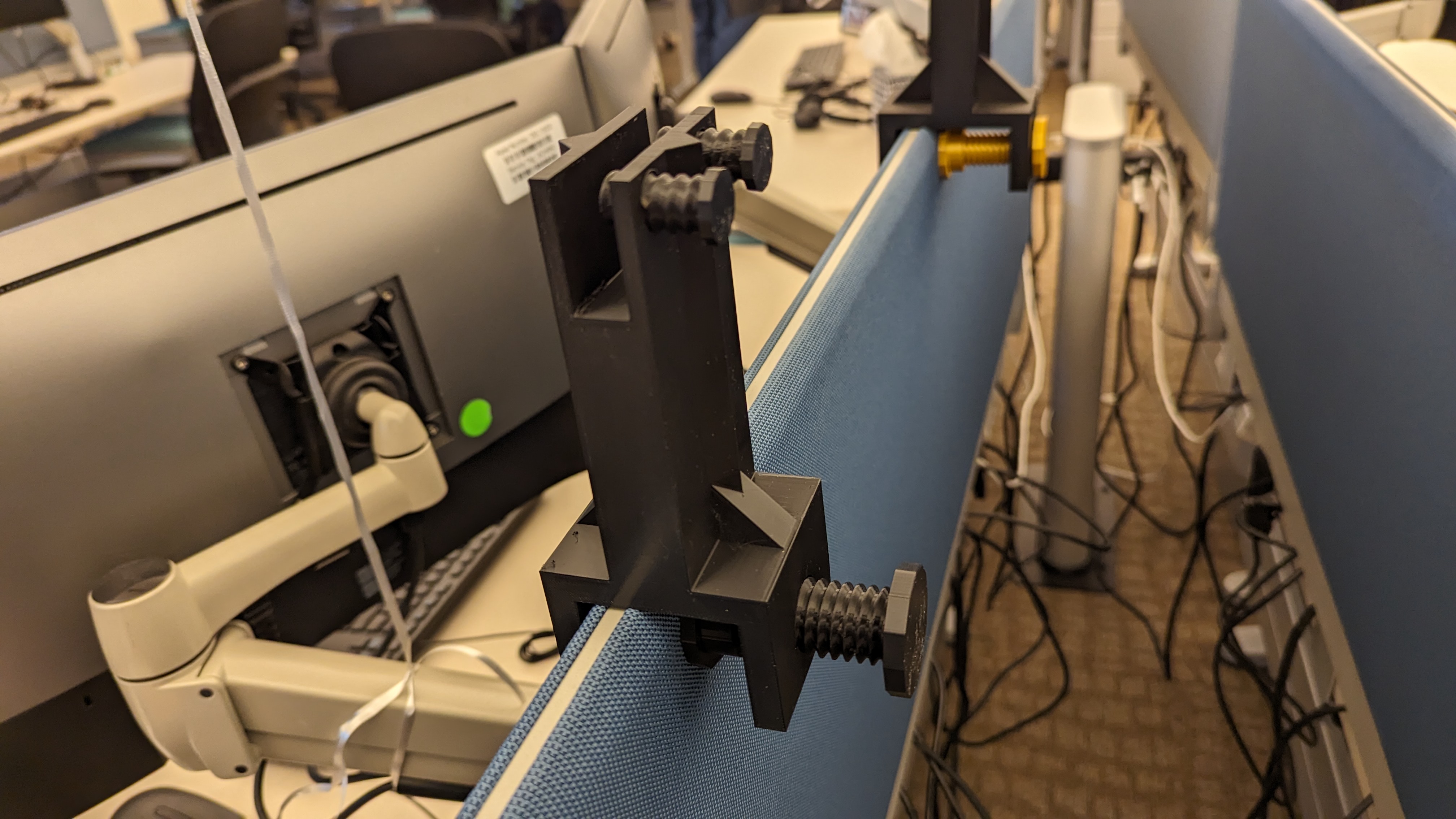 Vertical Wall Clamp for Poster or Picture - photo 4