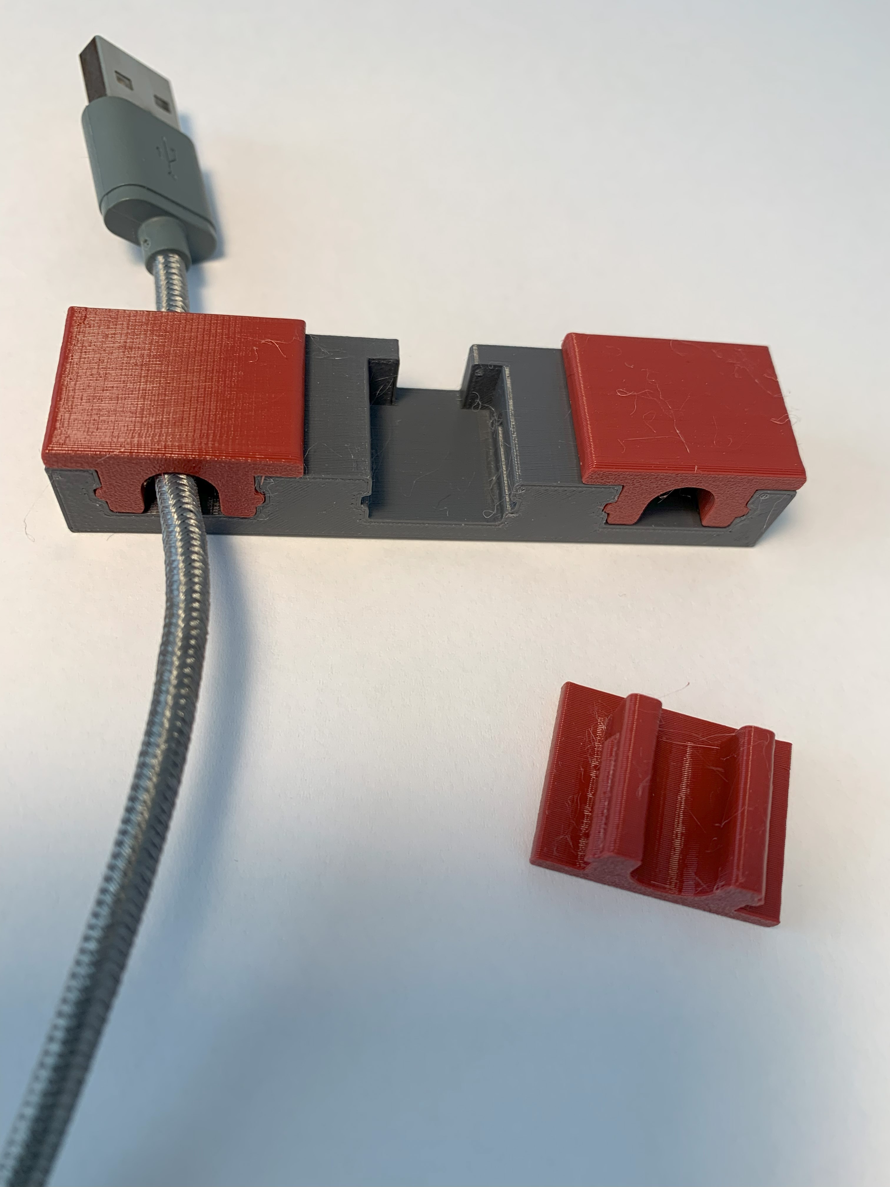 USB-Cable-Holder with lid