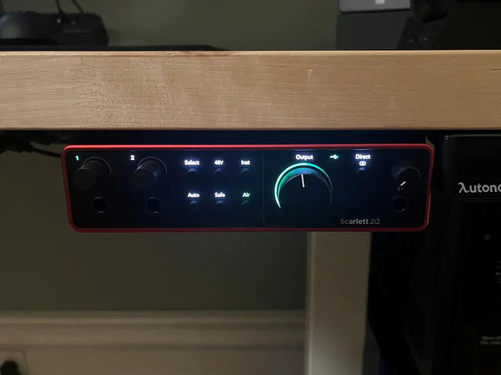Focusrite Scarlett 2i2 4th Gen Under Desk Mount - photo 3