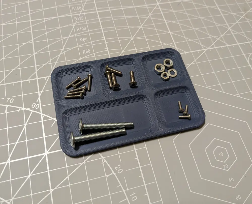A simple screw tray