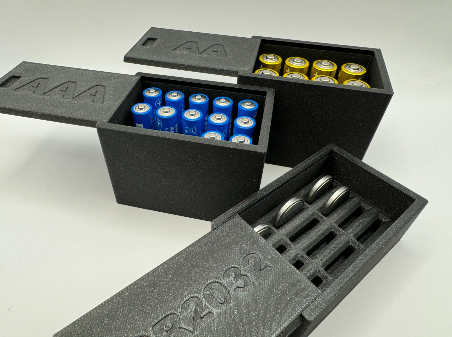 Sliding lid battery storage boxes