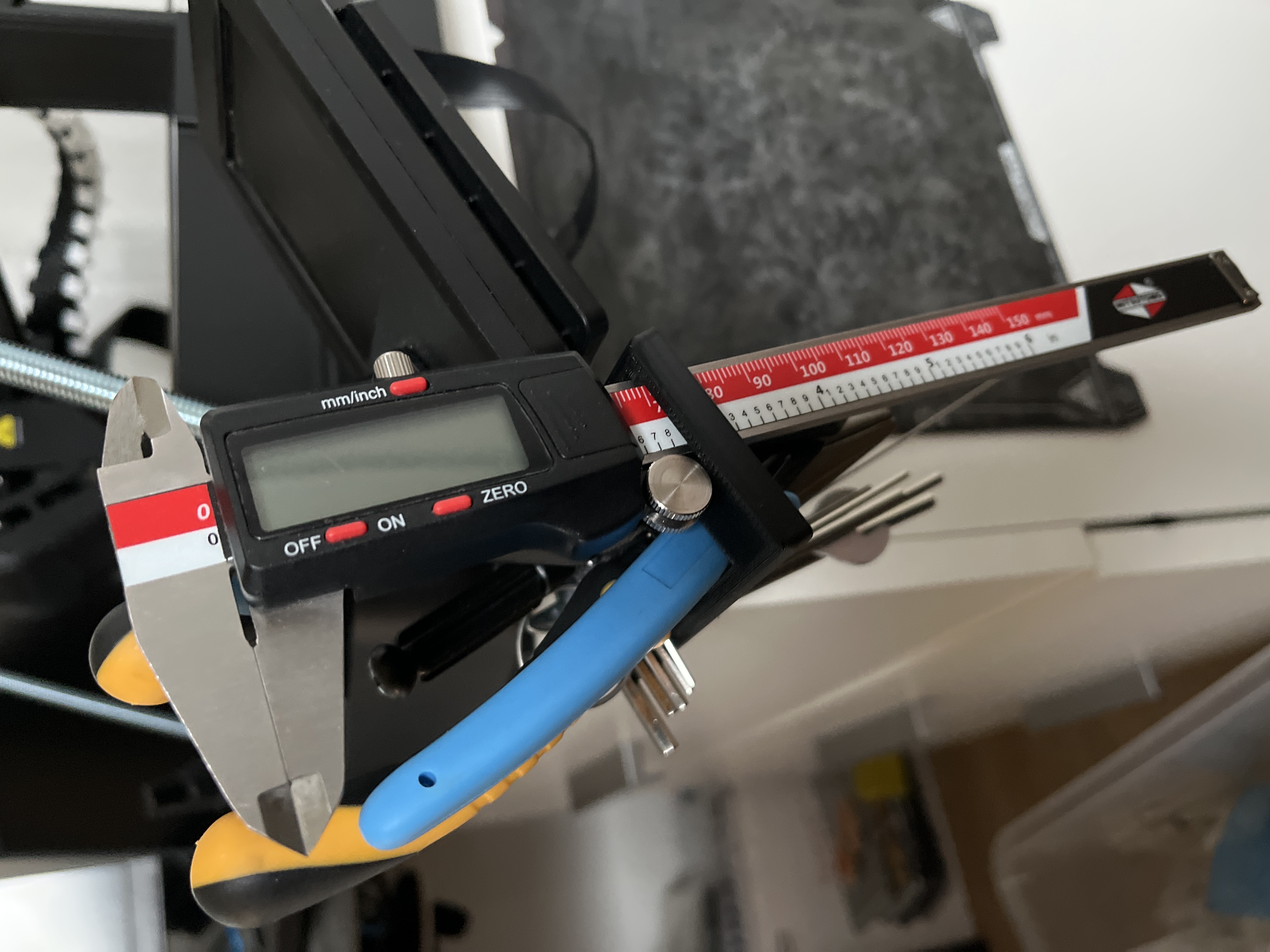 Ender 3 V3 SE - Under Screen mounted tool holder. - photo 2