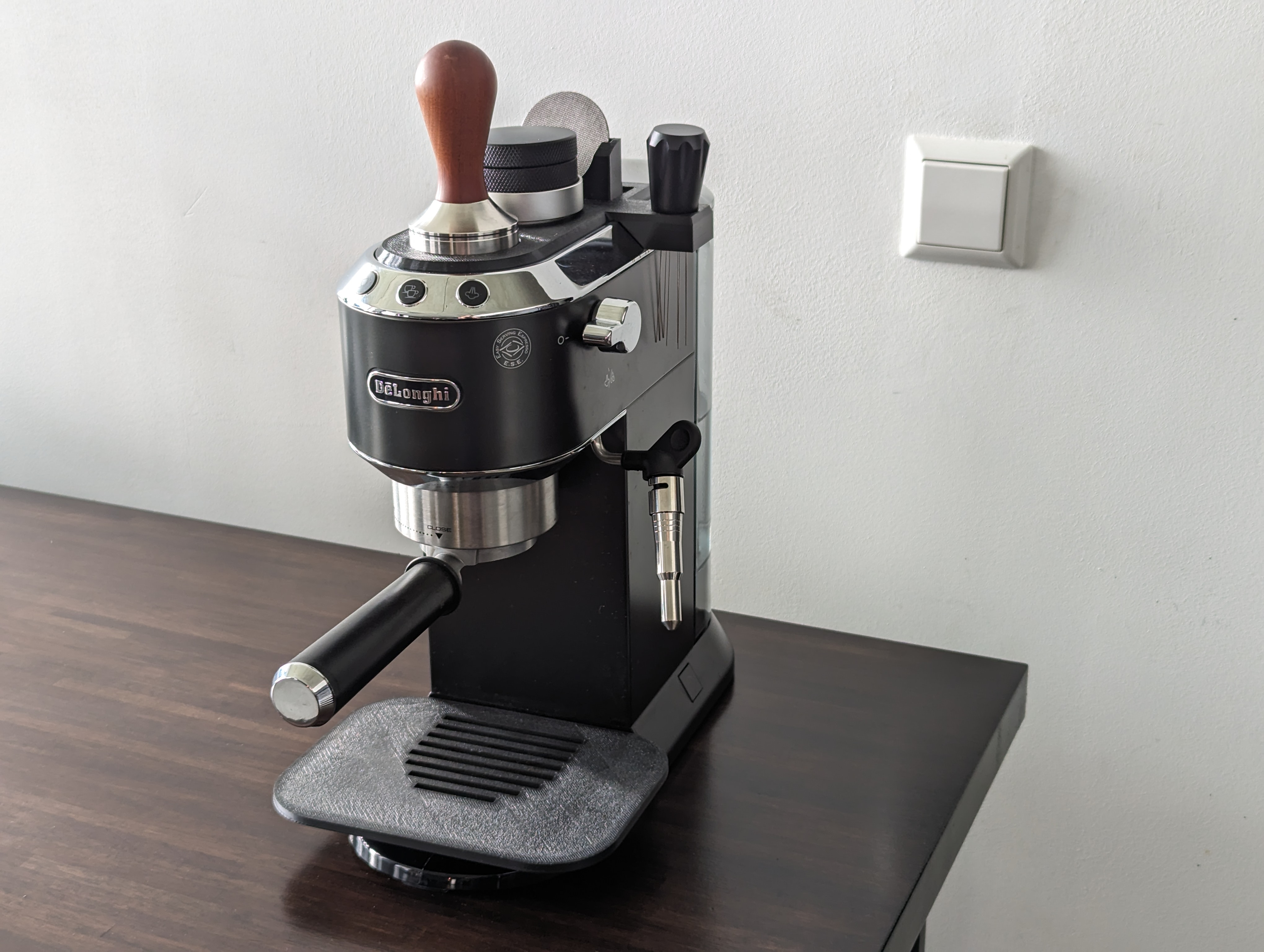 DeLonghi Dedica Cup Tray Cover and 51mm Tool Holder (EC680/EC685) - photo 2