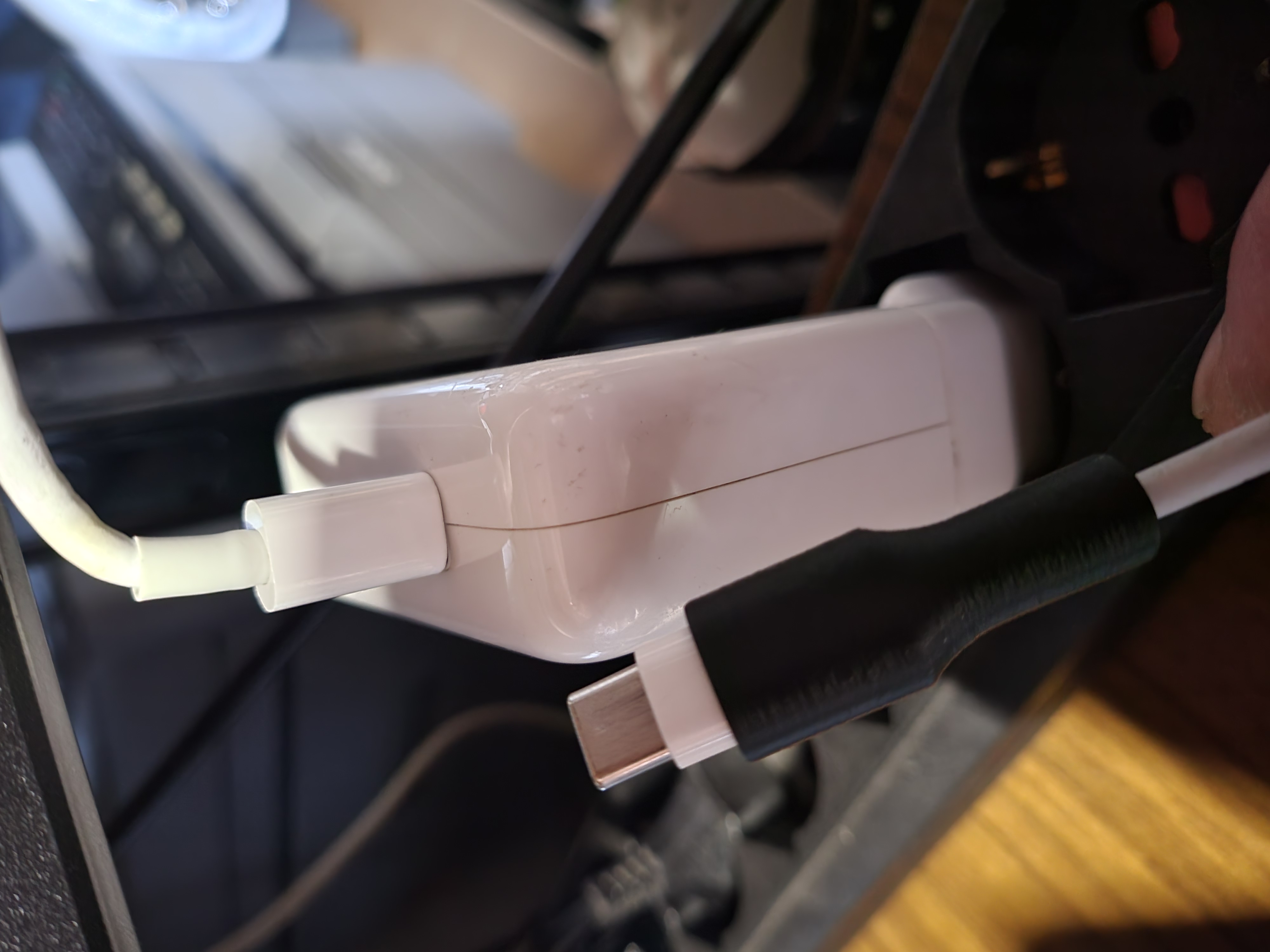 apple macbook cable protection usbc - photo 4
