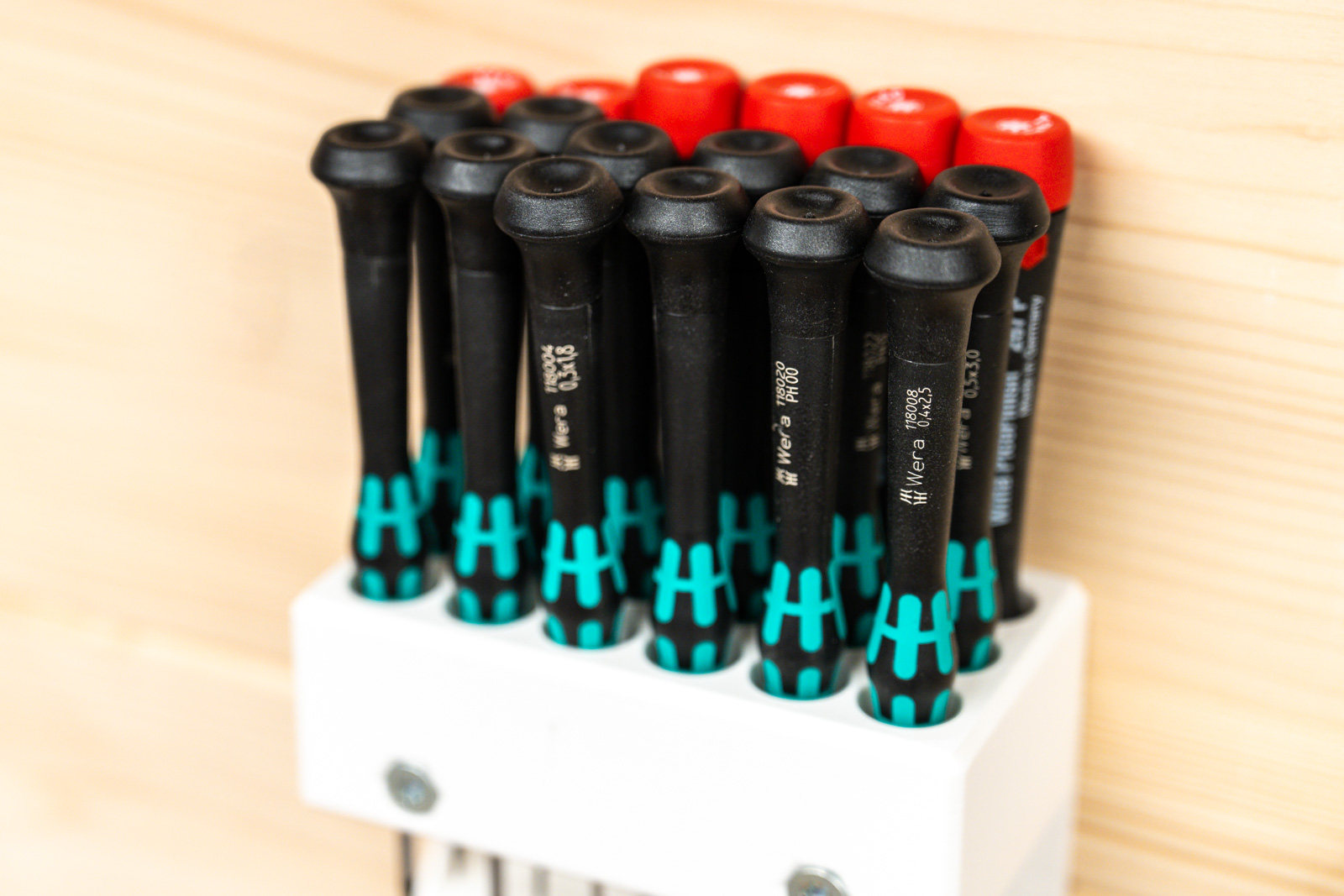 Tool Holder for an Array of Small Screw Drivers with Parametric Fusion360 Design - photo 4