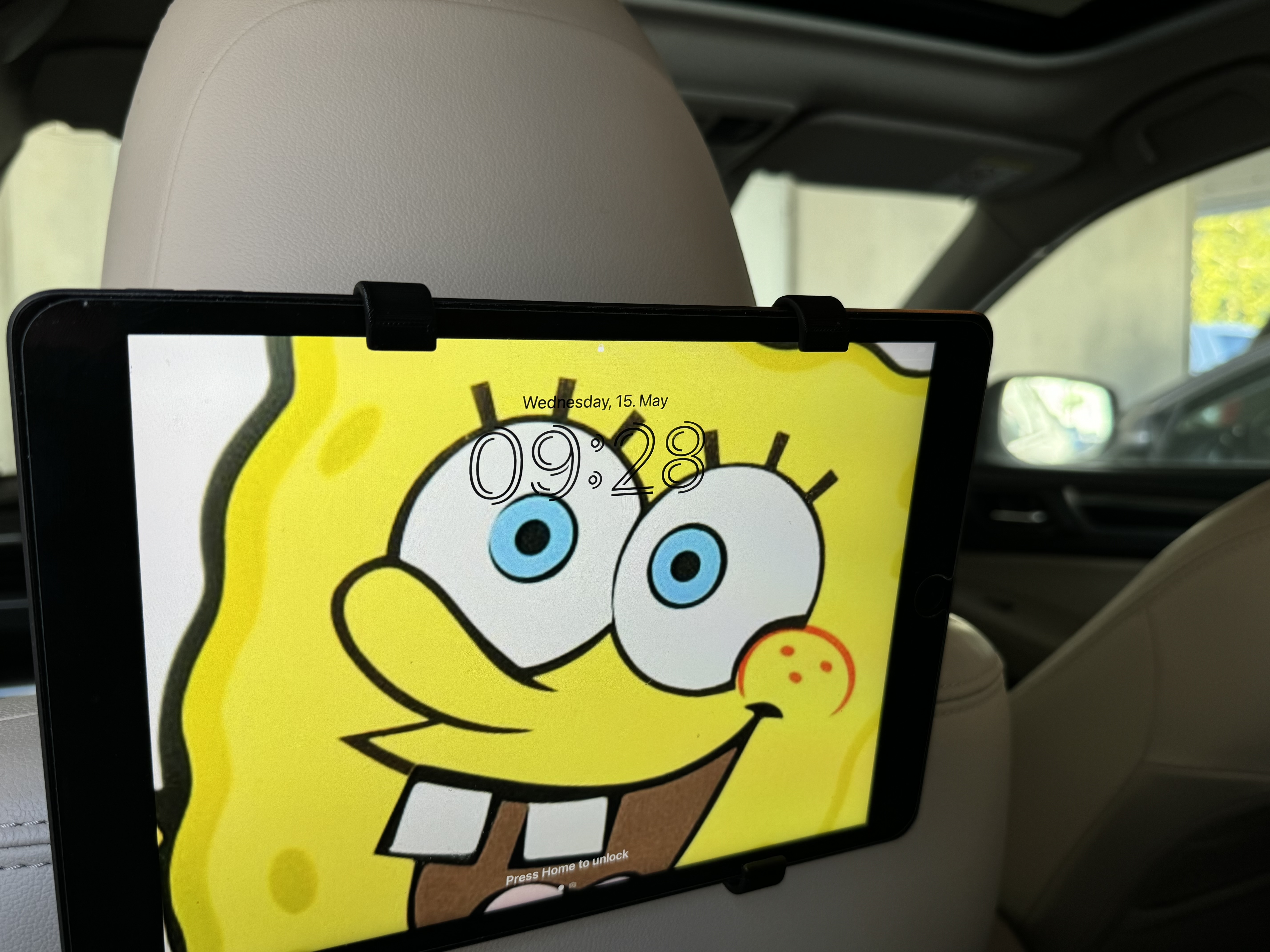 Durable iPad car headrest mount - photo 2