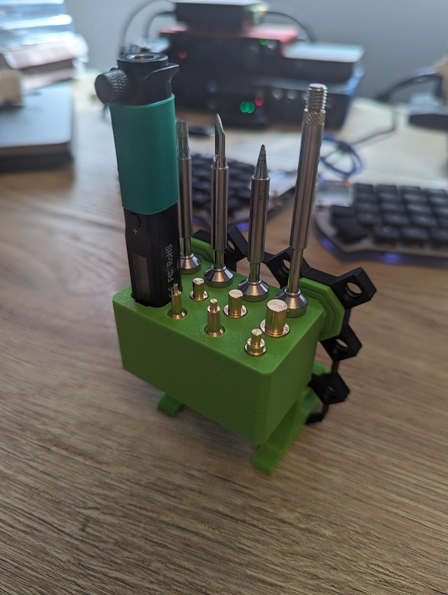 Multiboard holder for Pinecil v2 and CNC Kitchen tip set