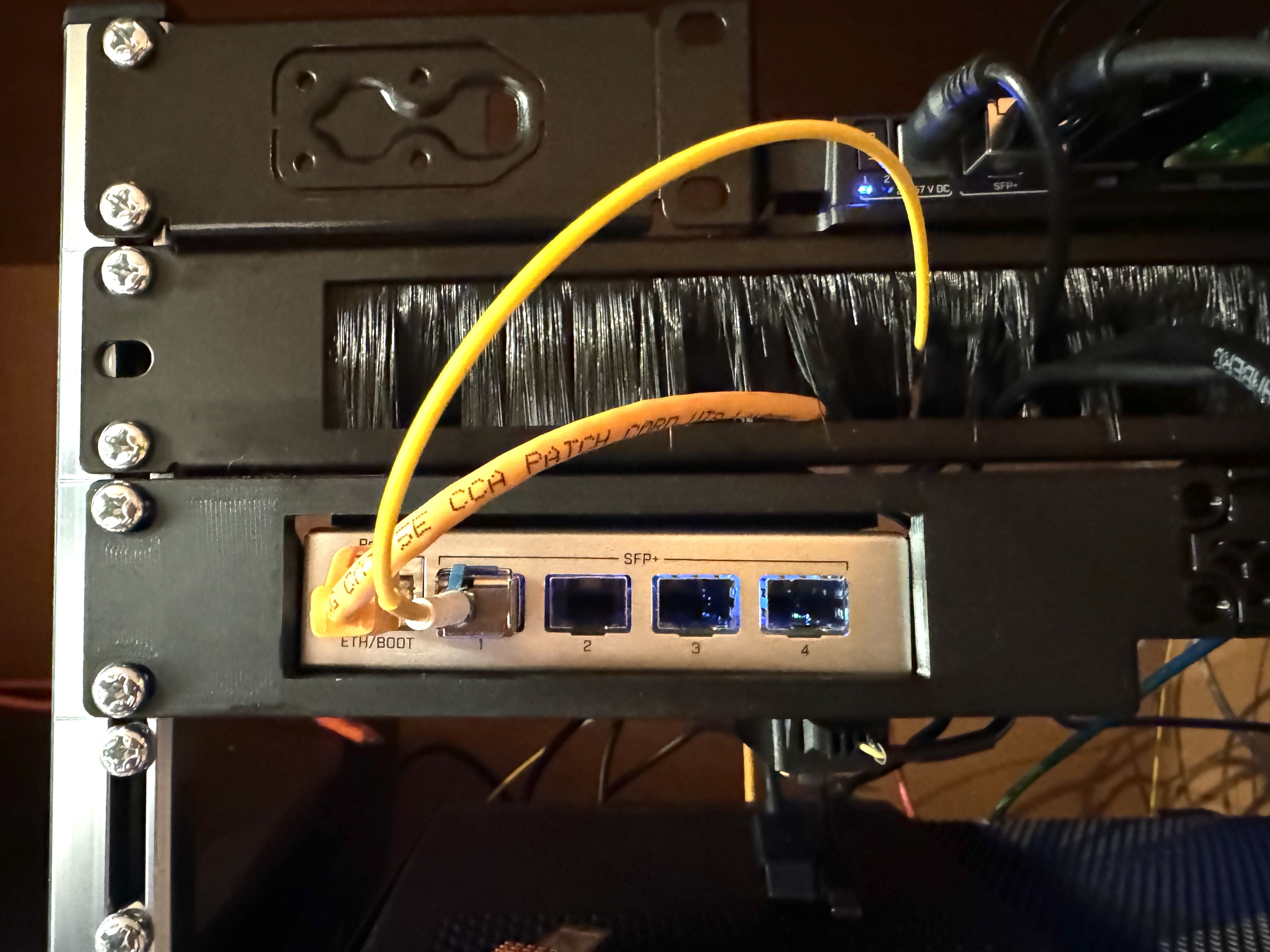MikroTik CRS305 modular rack shelf - photo 2