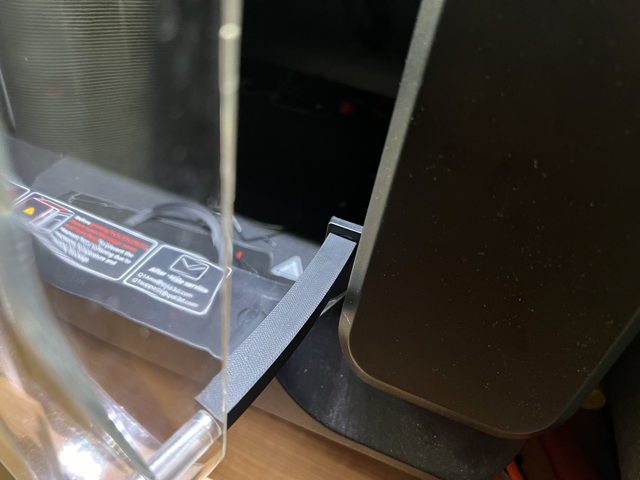 Qidi Q1 Pro simple door holder for low temp printing - PLA, TPU, PETG