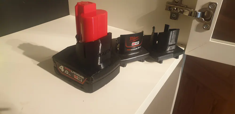 milwaukee 12 volt 4-6 ampere battery replacement parts - photo 2