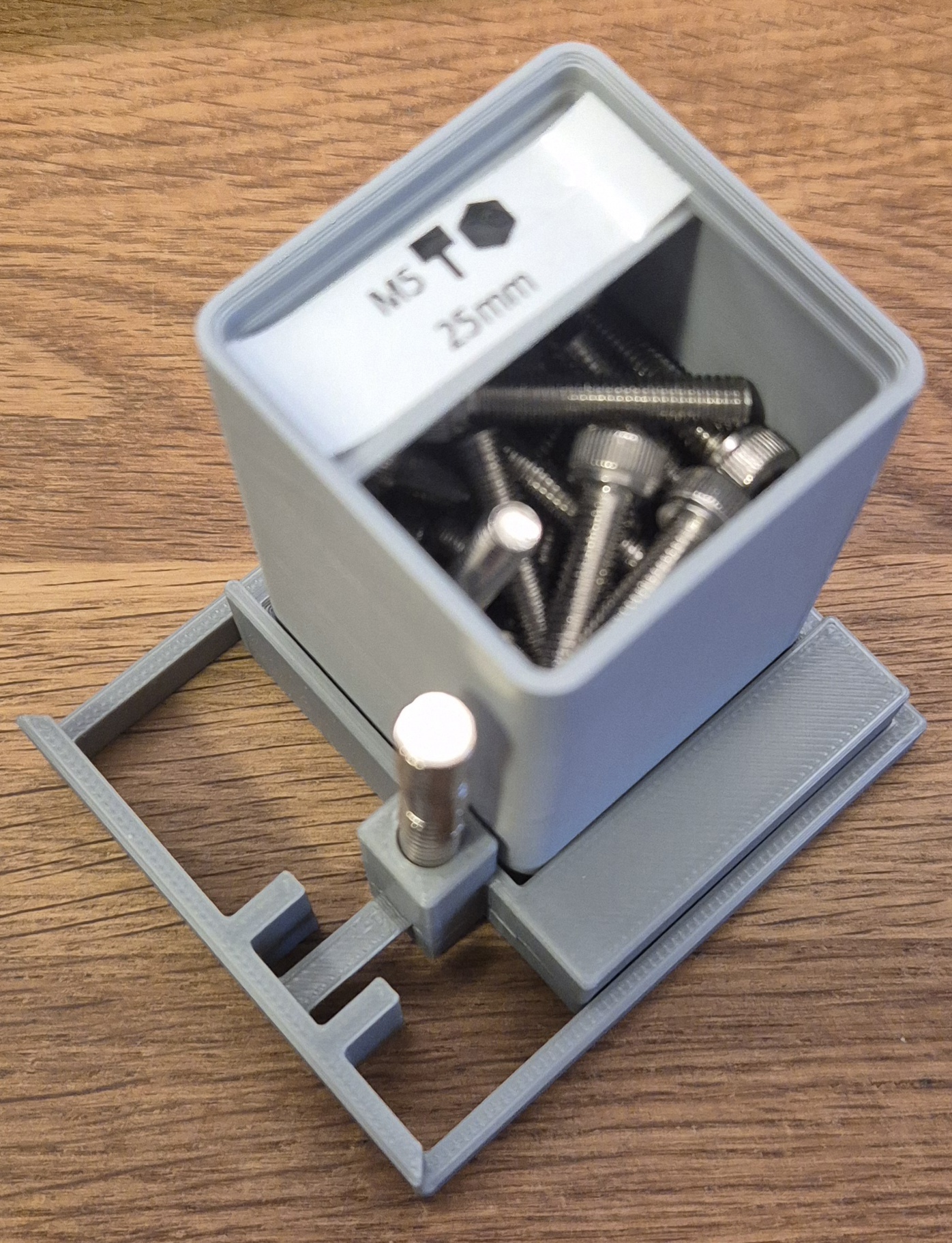 Magnet insertion jig for 'gridfinity rebuilt'