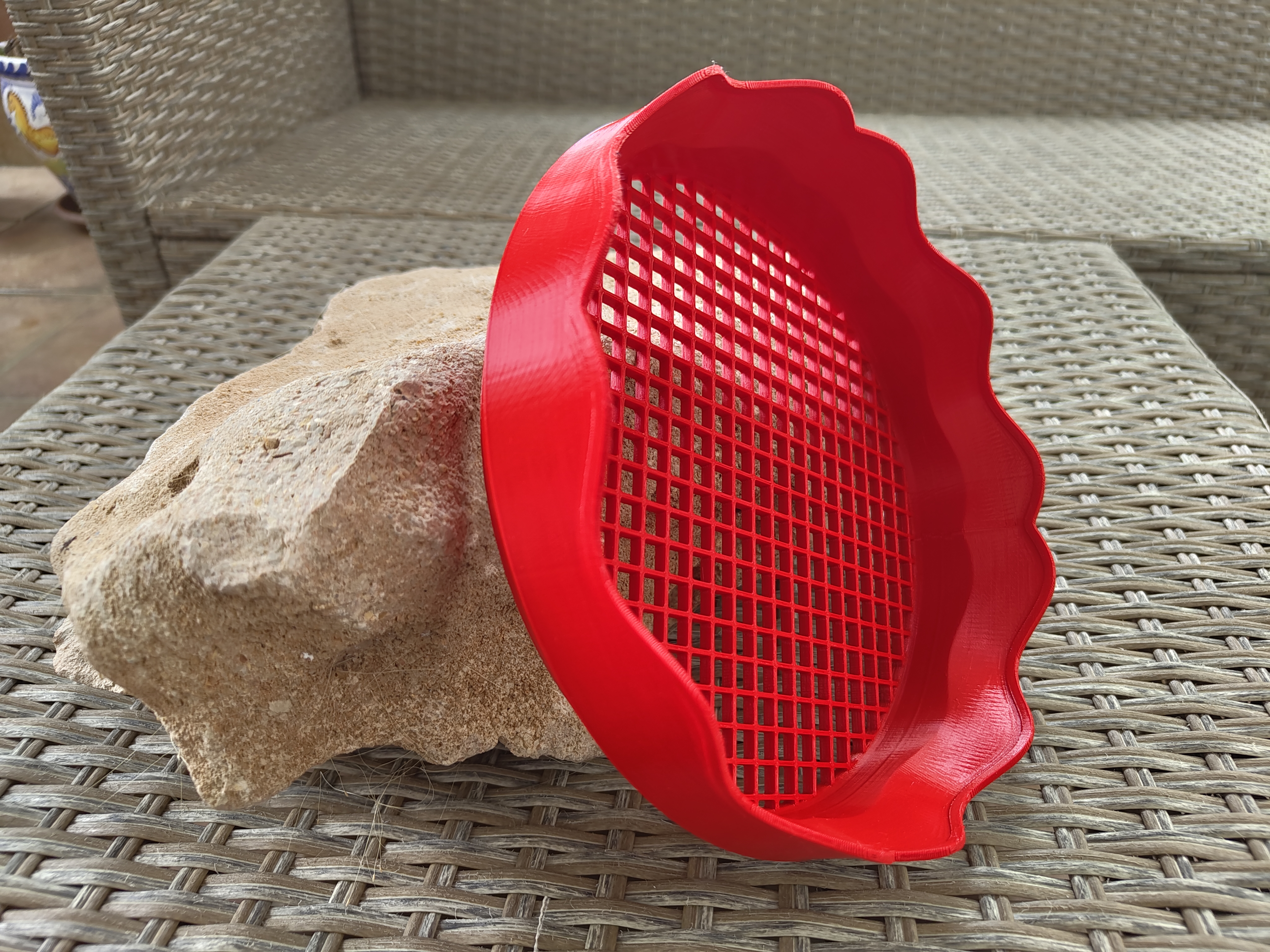 Toy sand sifter