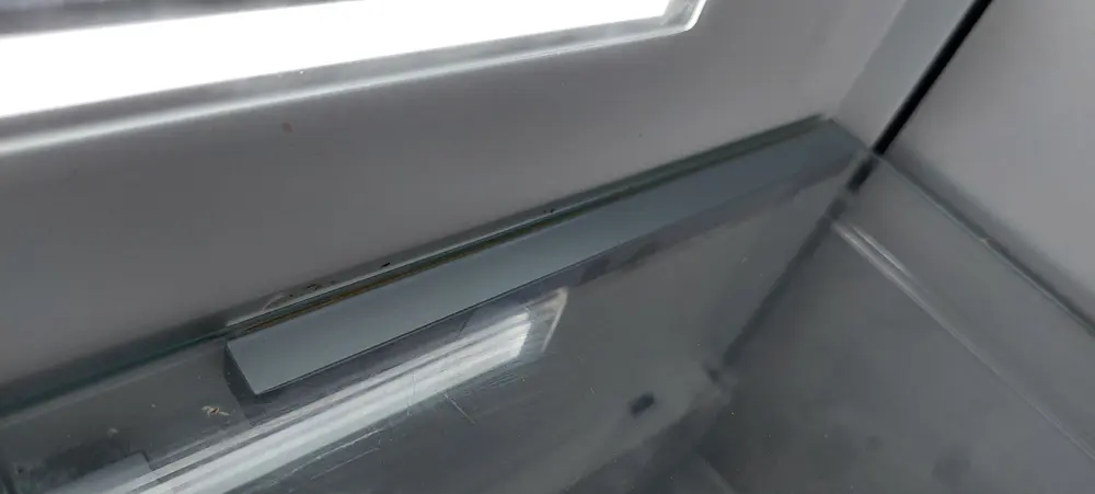 Miele K 2902 Vi Fridge part 11062990 or part 11062800 that holds the glass shelf - photo 4