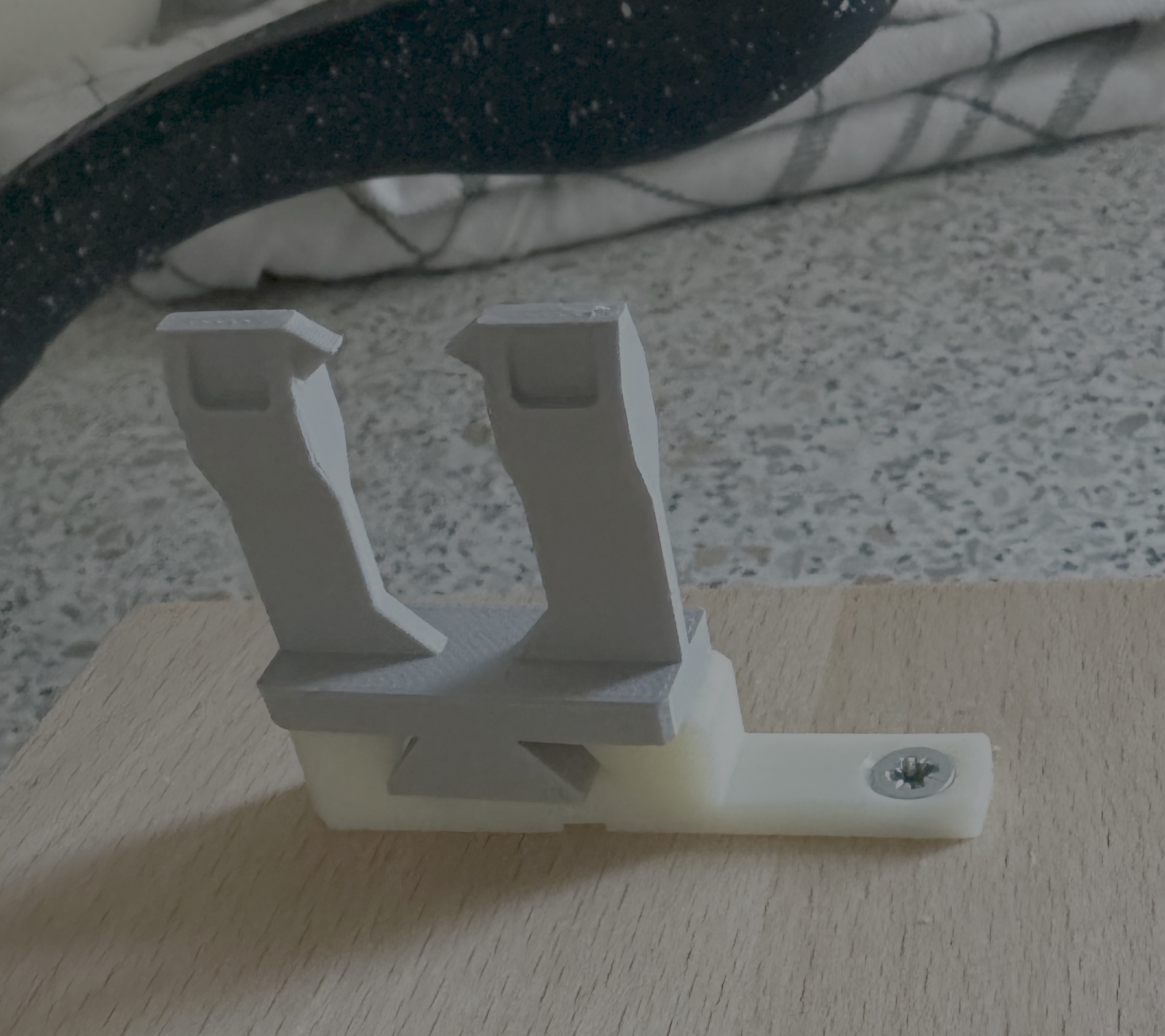 Retaining clip cover for kitchen drawer
